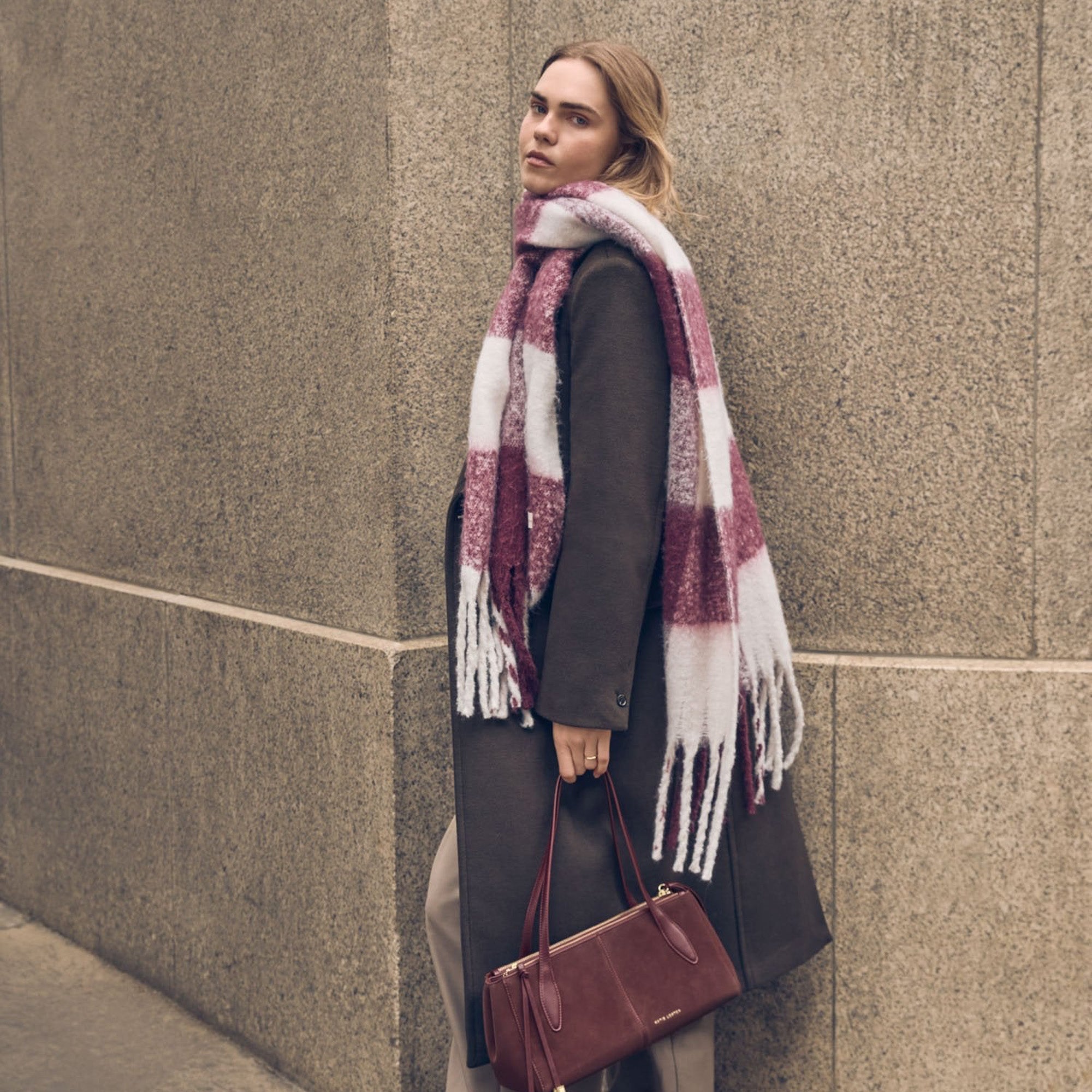 KLS849 - Checked Cherry and White Tassel Scarf