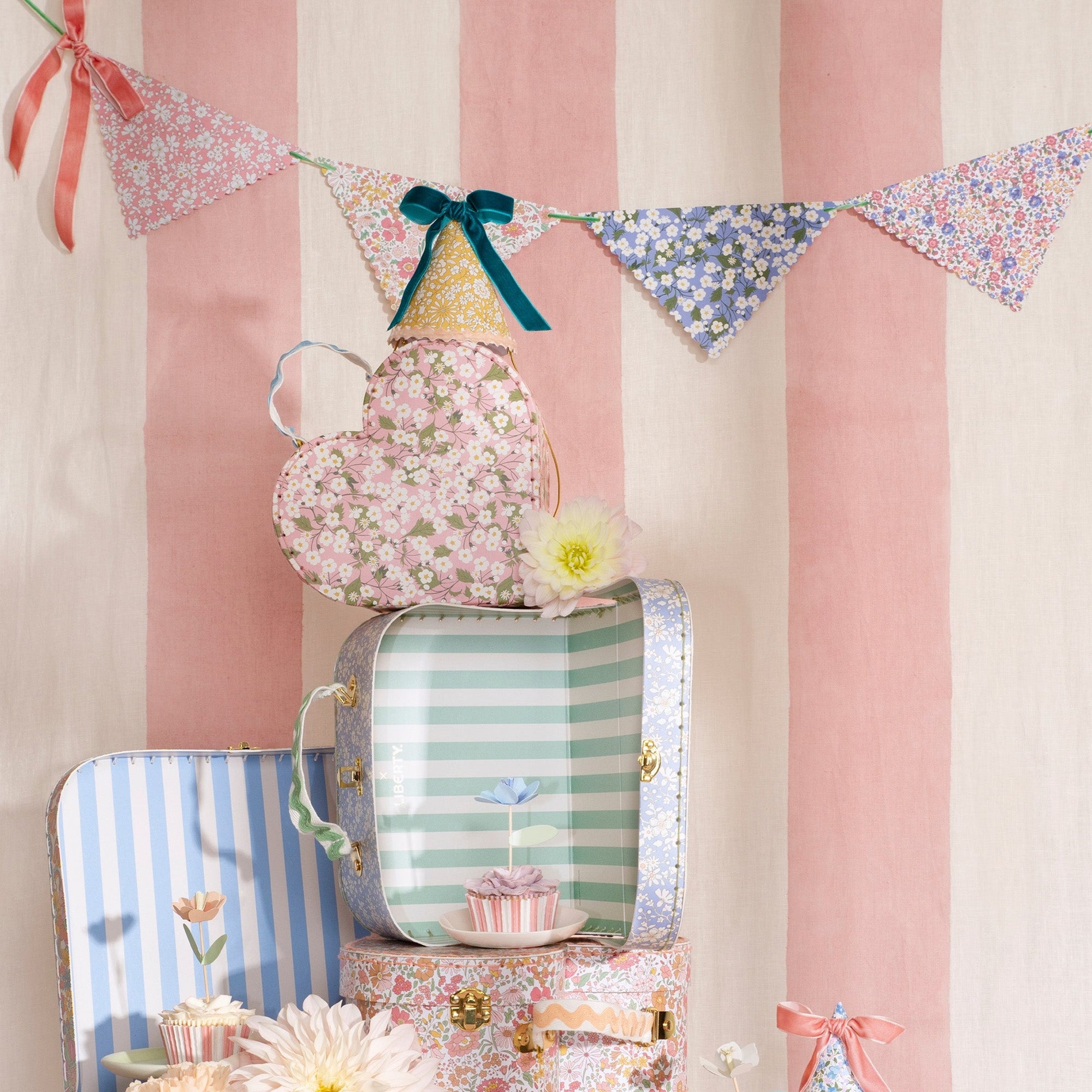 284172 - Meri Meri x Liberty Scallop Edge Garland