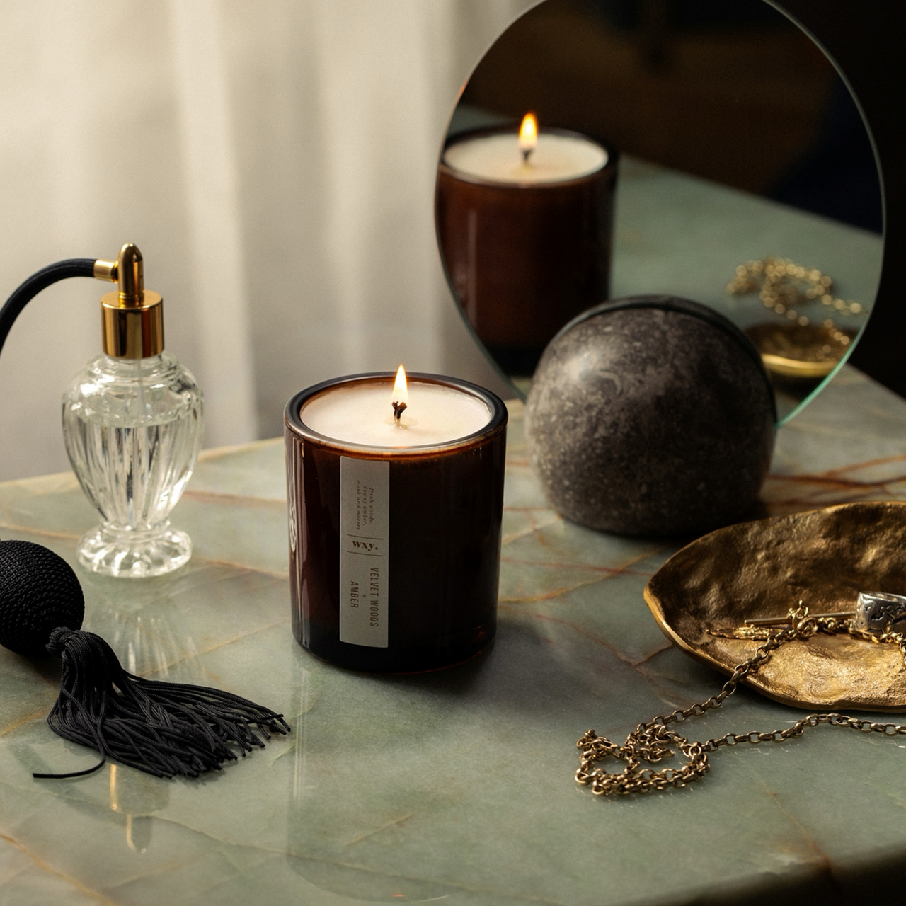 WXYBA0502 - Amber 5oz Candle Velvet Woods and Amber