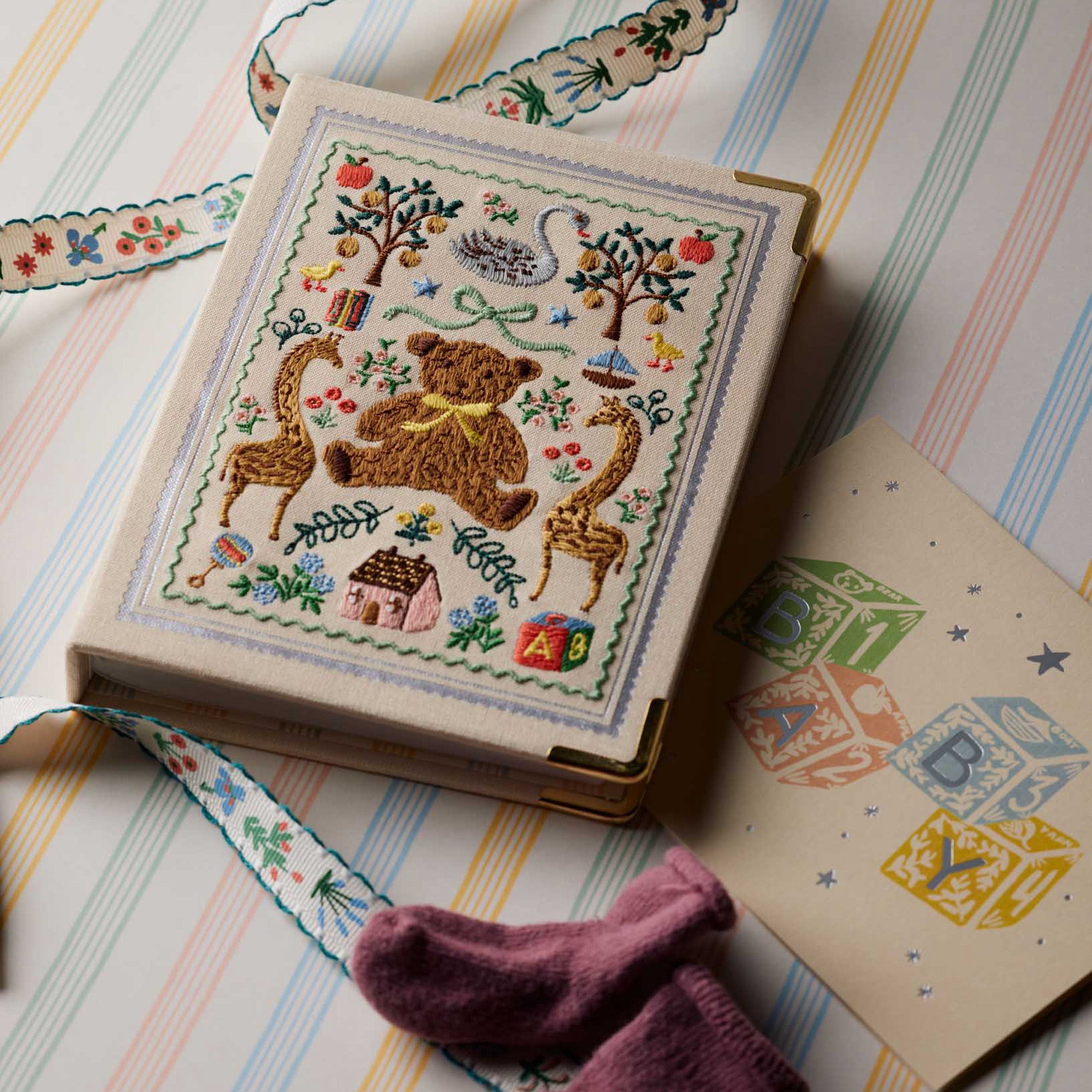 JPS003 - Storybook Embroidered Small Photo Album