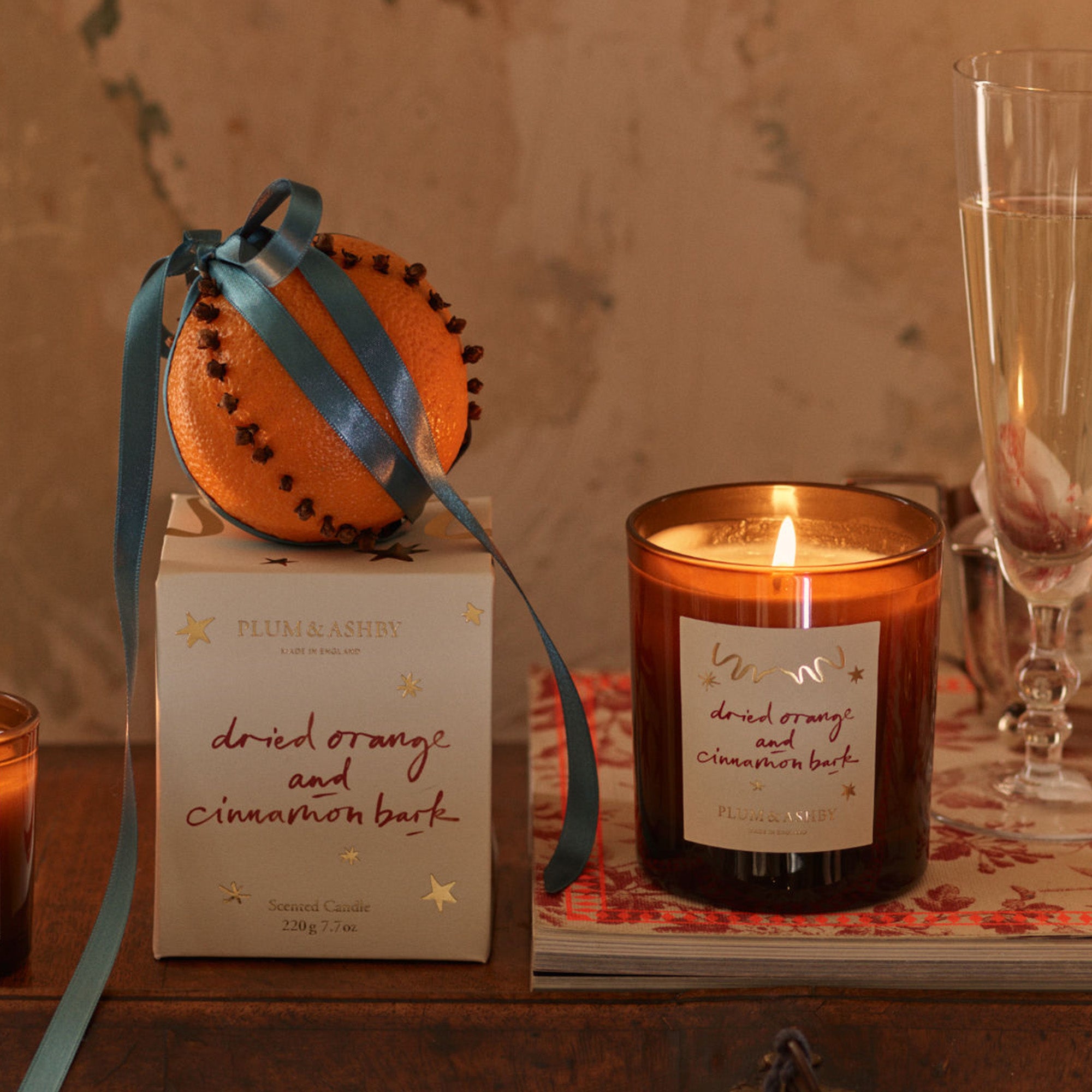 CANDLE-ORANGECBARK - Dried Orange and Cinnamon Bark Candle