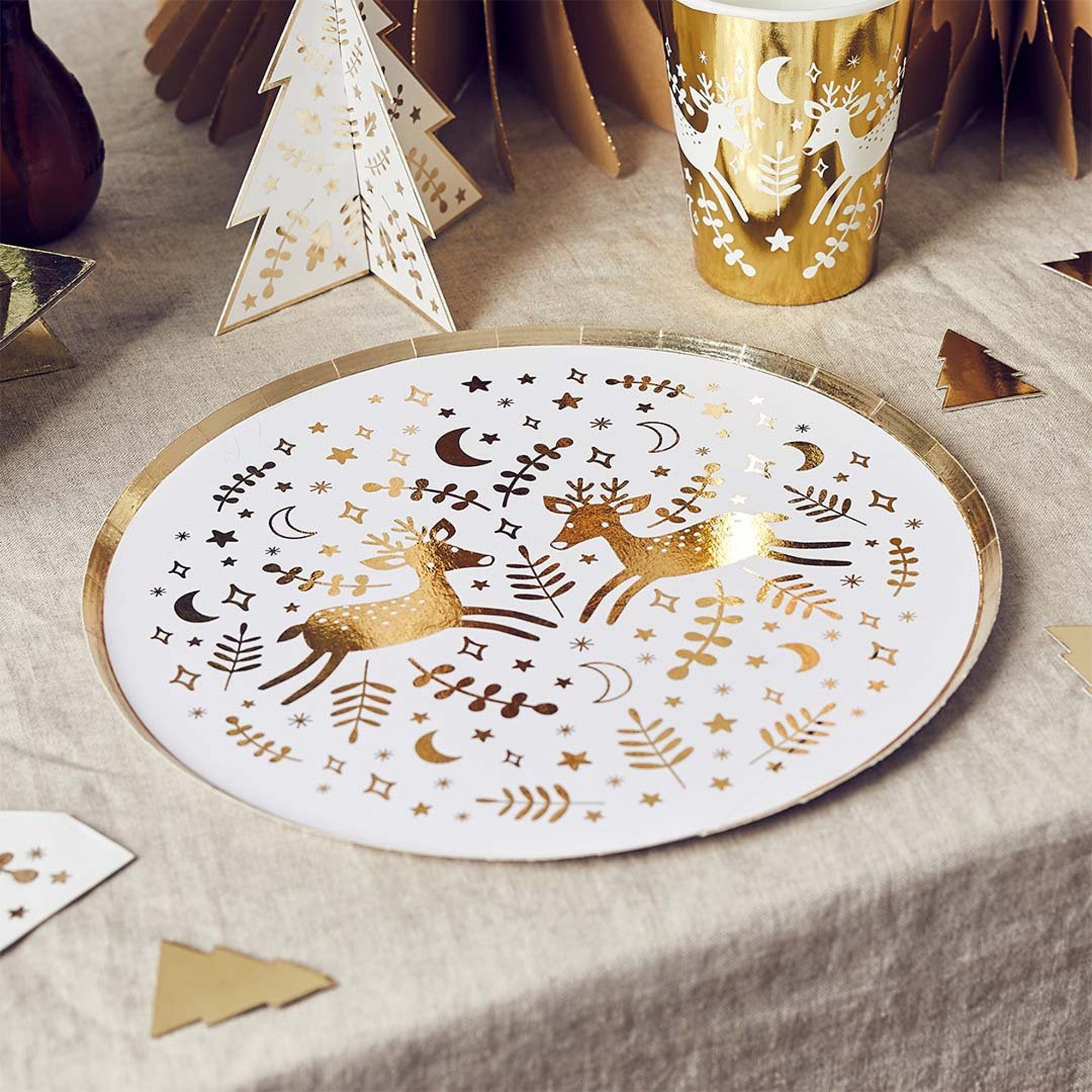 HBFF104 - Reindeer Paper Plates