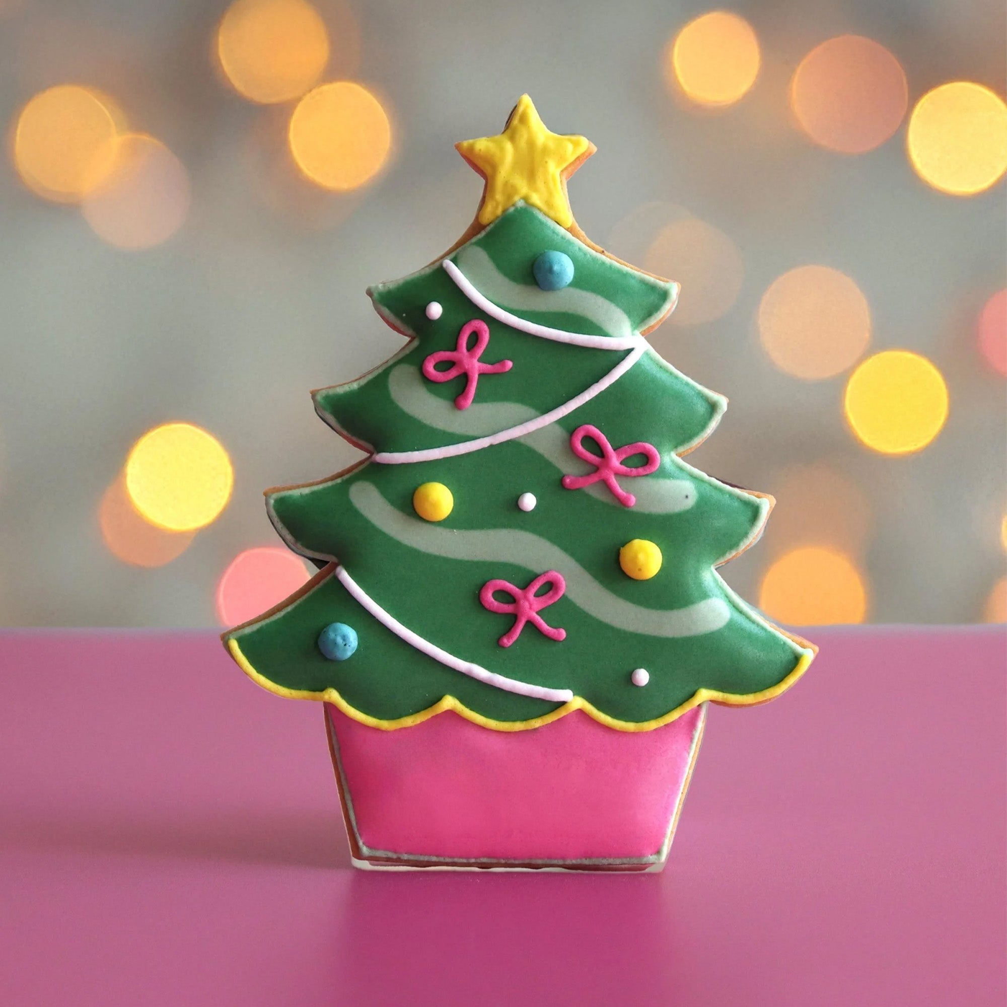 CASQCLXMASTRESS - Merry Christmas Tree Letterbox Biscuit