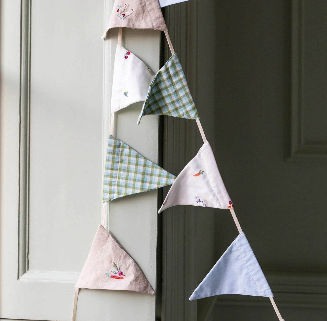 Garland-BUNLFA - Little Farm Bunting-Avery Row