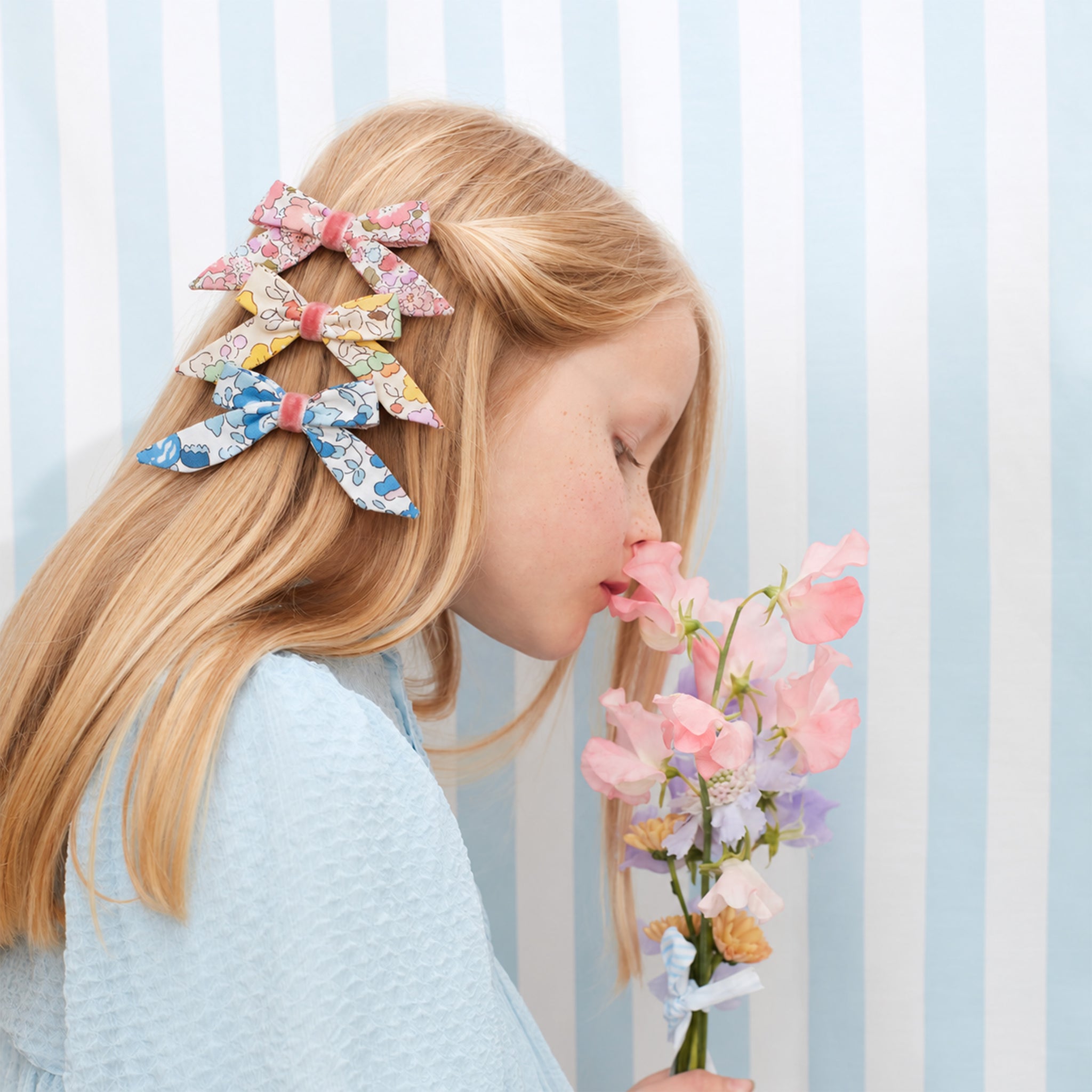 283245 - Floral Pattern Bow Hair Clips