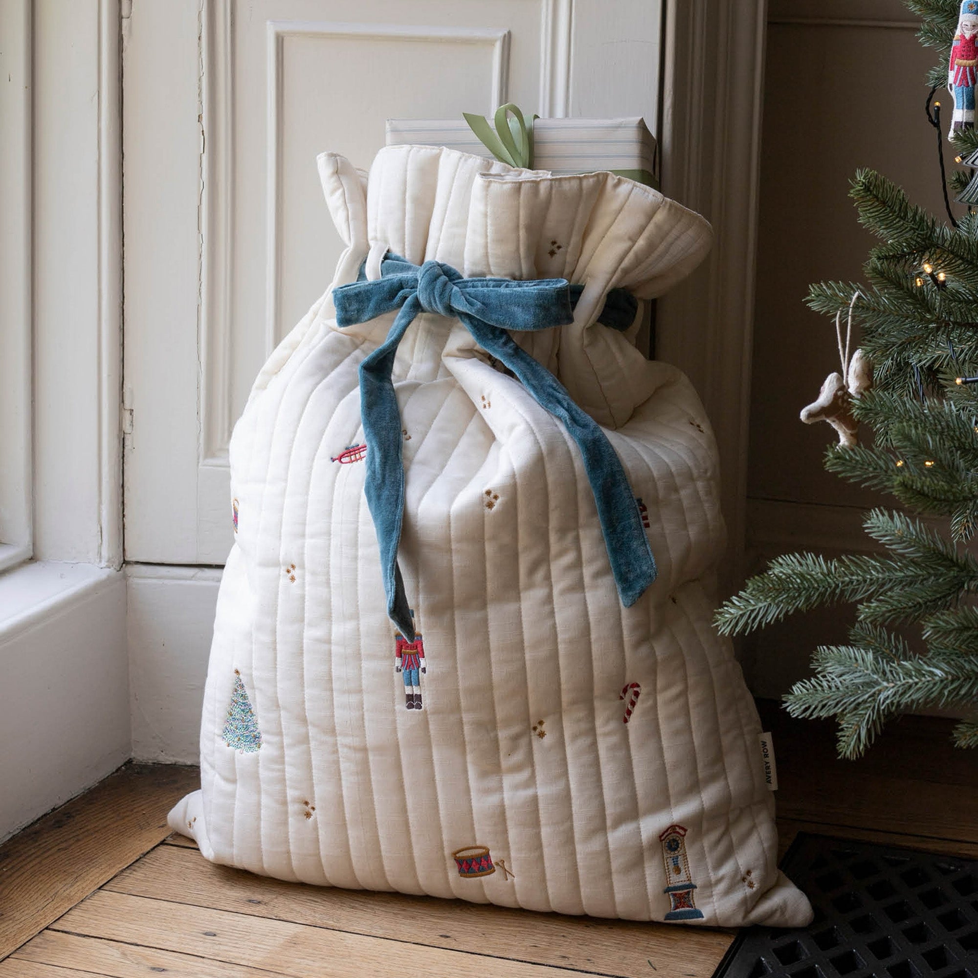 XPSNUT - Nutcracker Christmas Present Sack