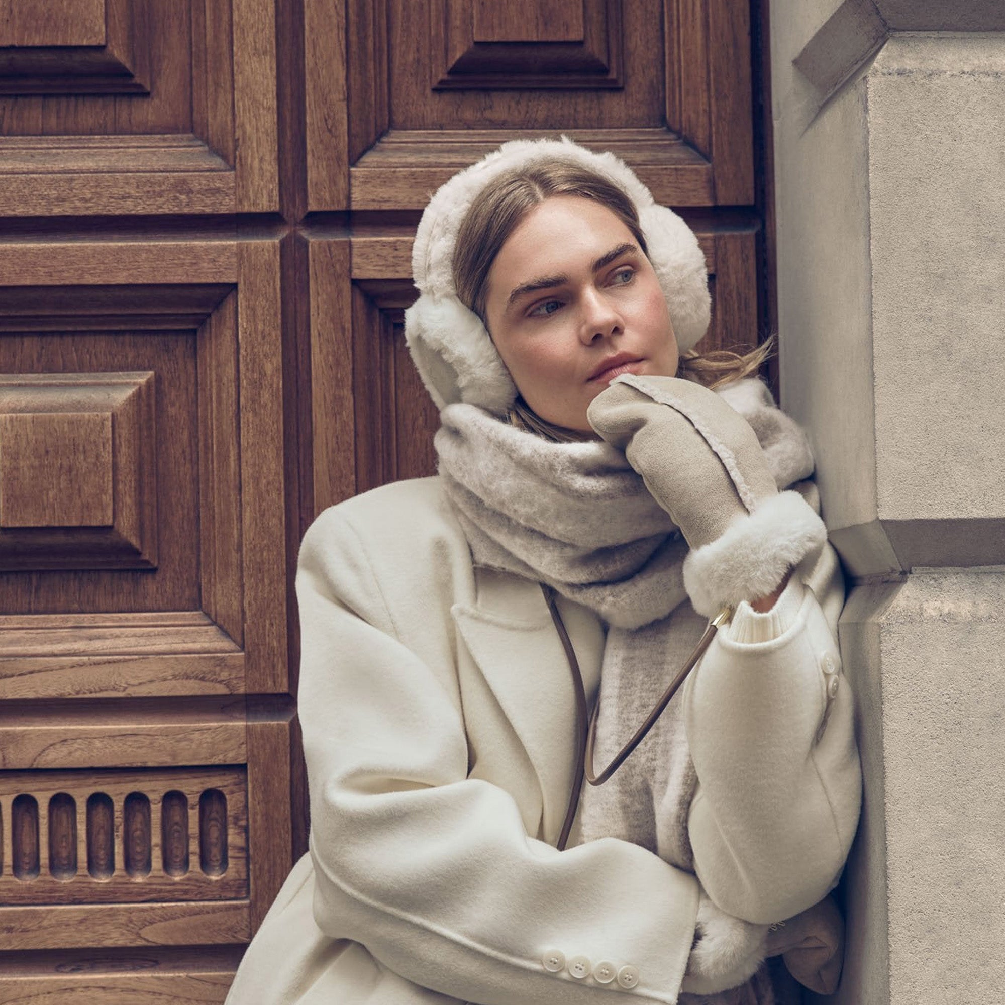 KLS883 - Faux Suede Mittens in Taupe and Cream