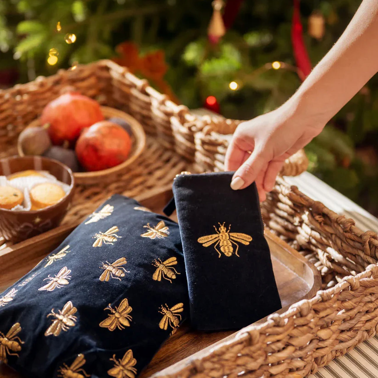 71557 - Honey Bee Charcoal Velvet Glasses Case
