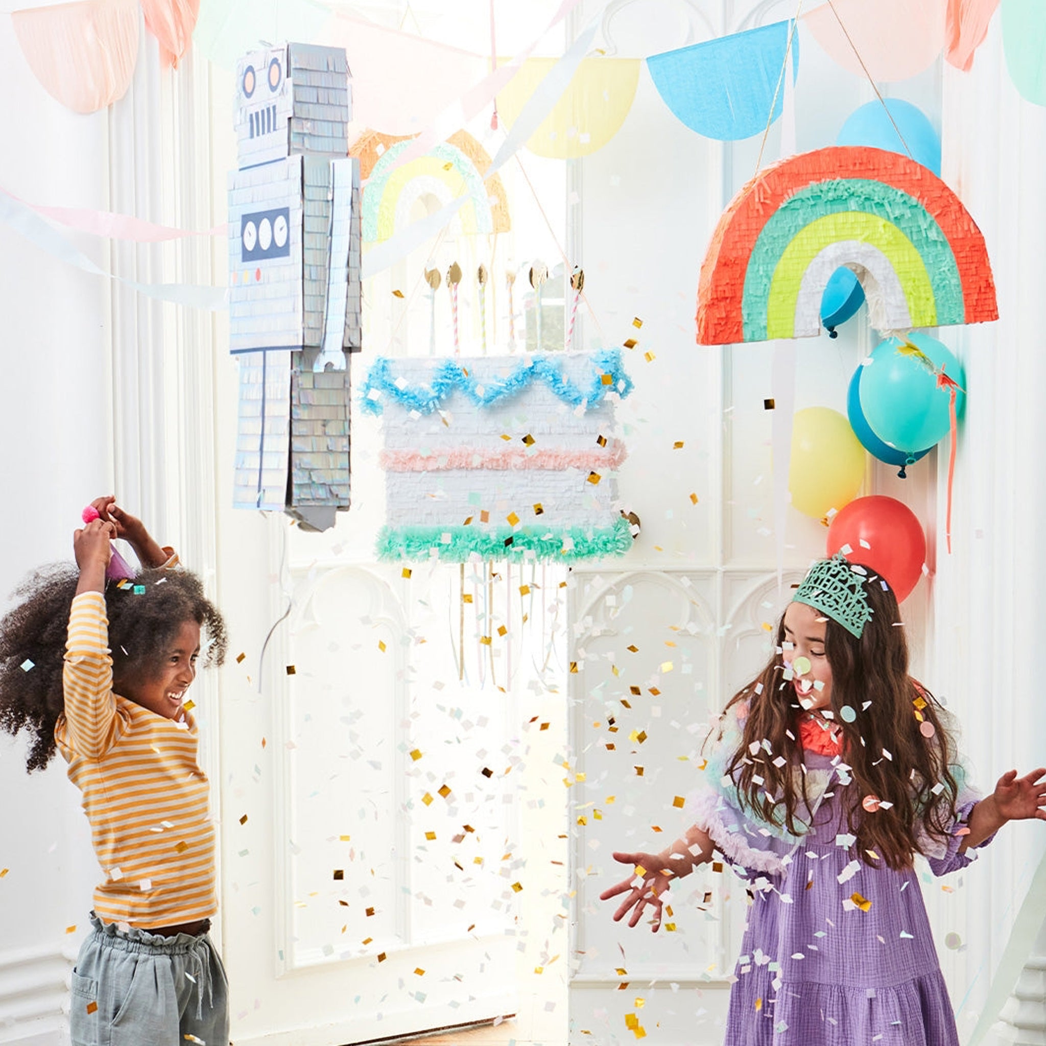 223065 - Cake Pinata