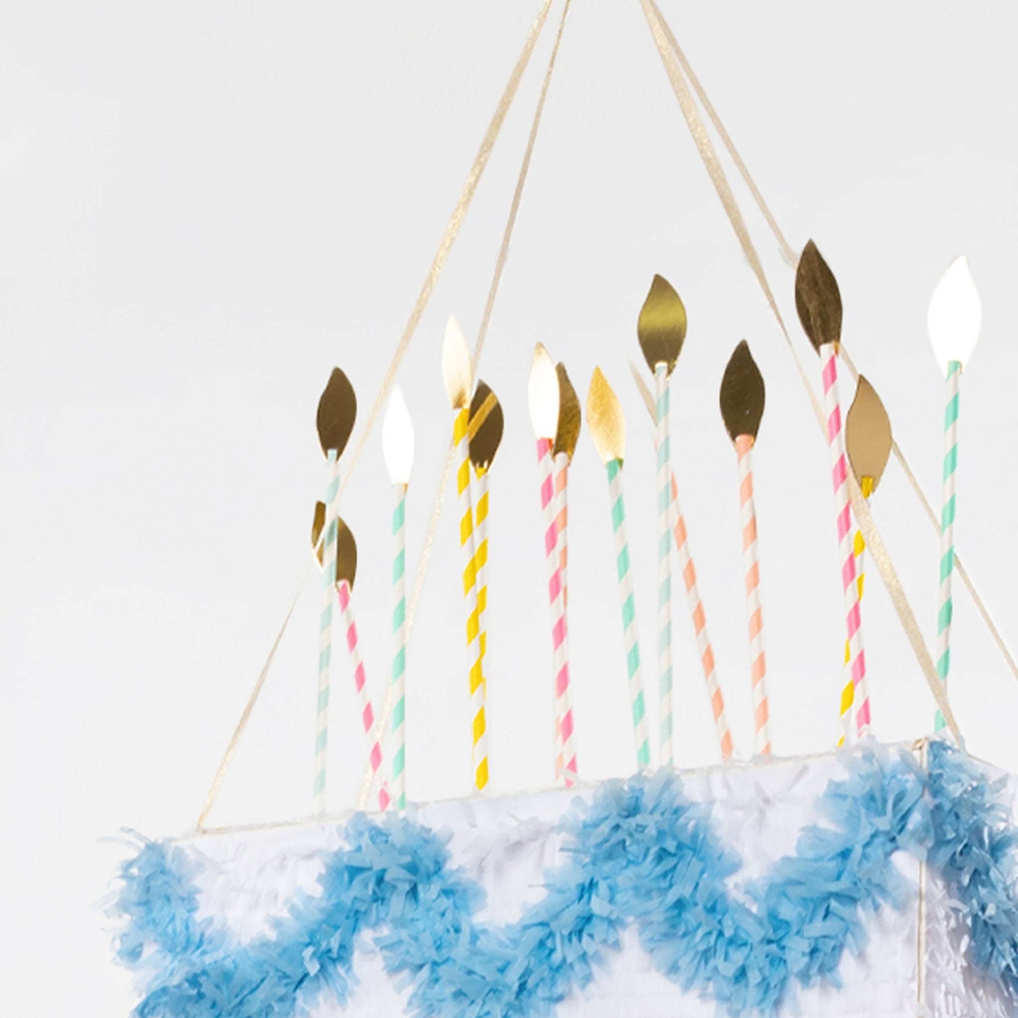 223065 - Cake Pinata