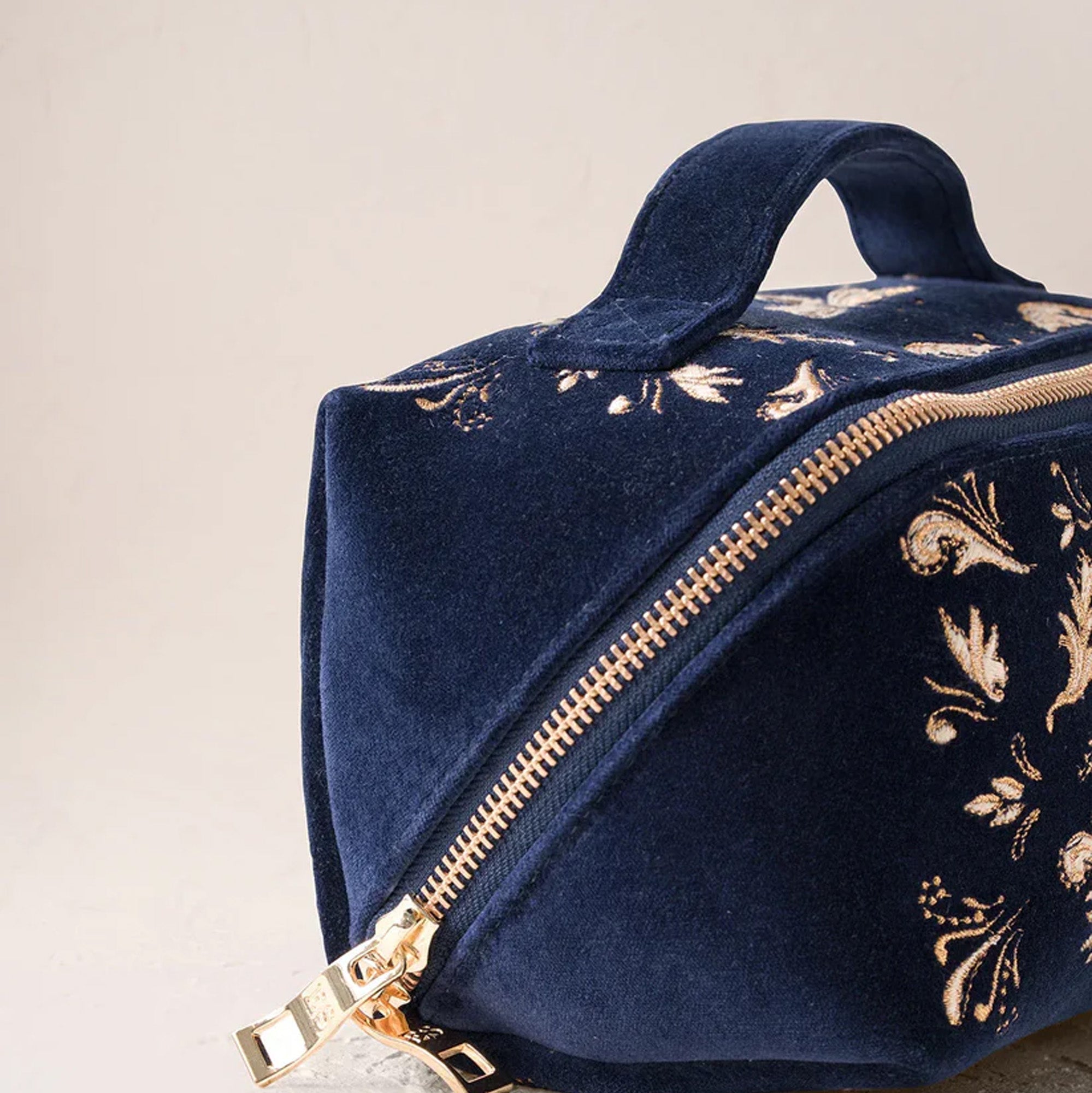 11079 - Provençal Bee Velvet Open Flat Makeup Bag