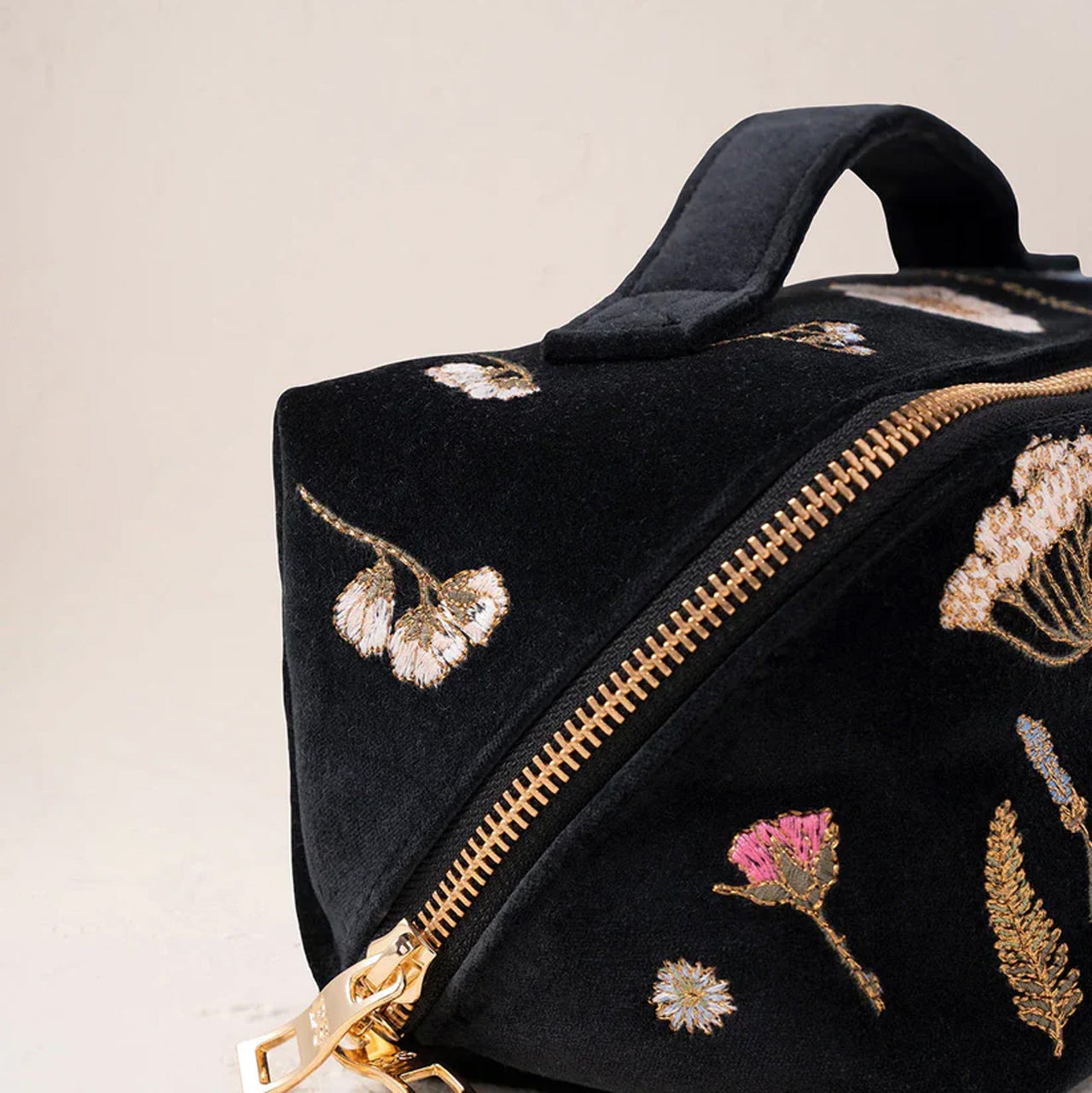 97908 - Pressed Flowers Char Open Flat Makeup Bag