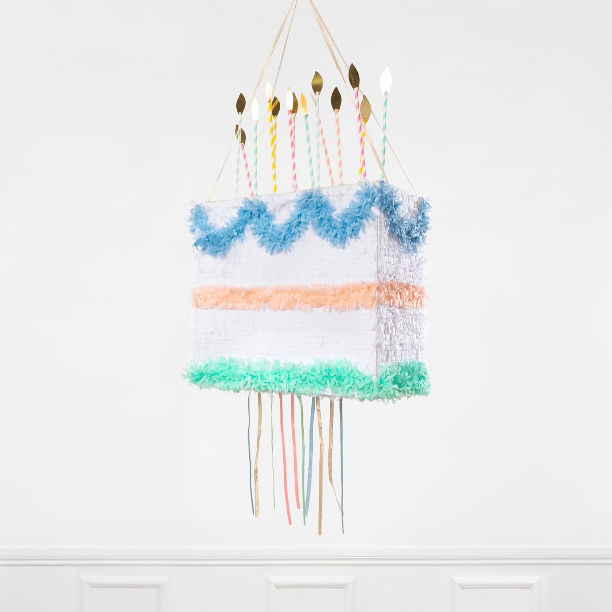 223065 - Cake Pinata