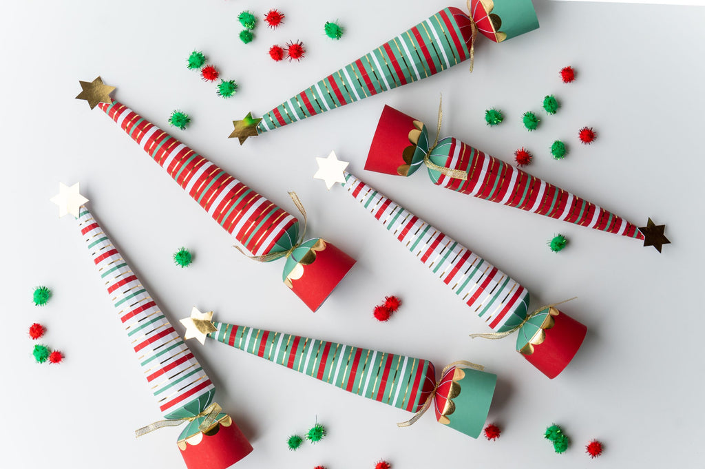Christmas Crackers-HI25-CHAR-3 - 6 Cone Trees Christmas Crackers-Holly & Ivy