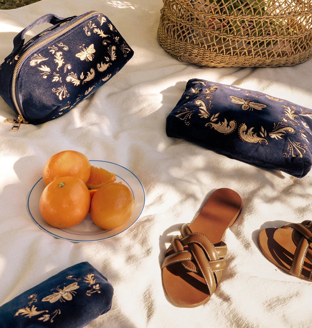 Provençal Bee Velvet Coin Purse Navy - Whistlefish