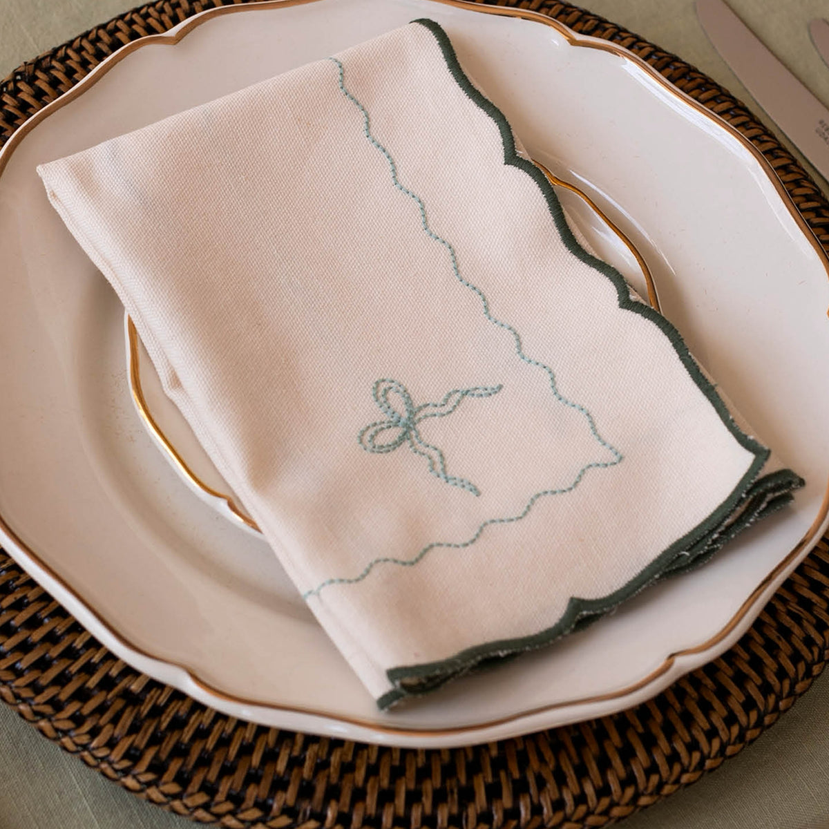 XNAGRE2 - Green Embroidered Bow Napkins Set Of 2