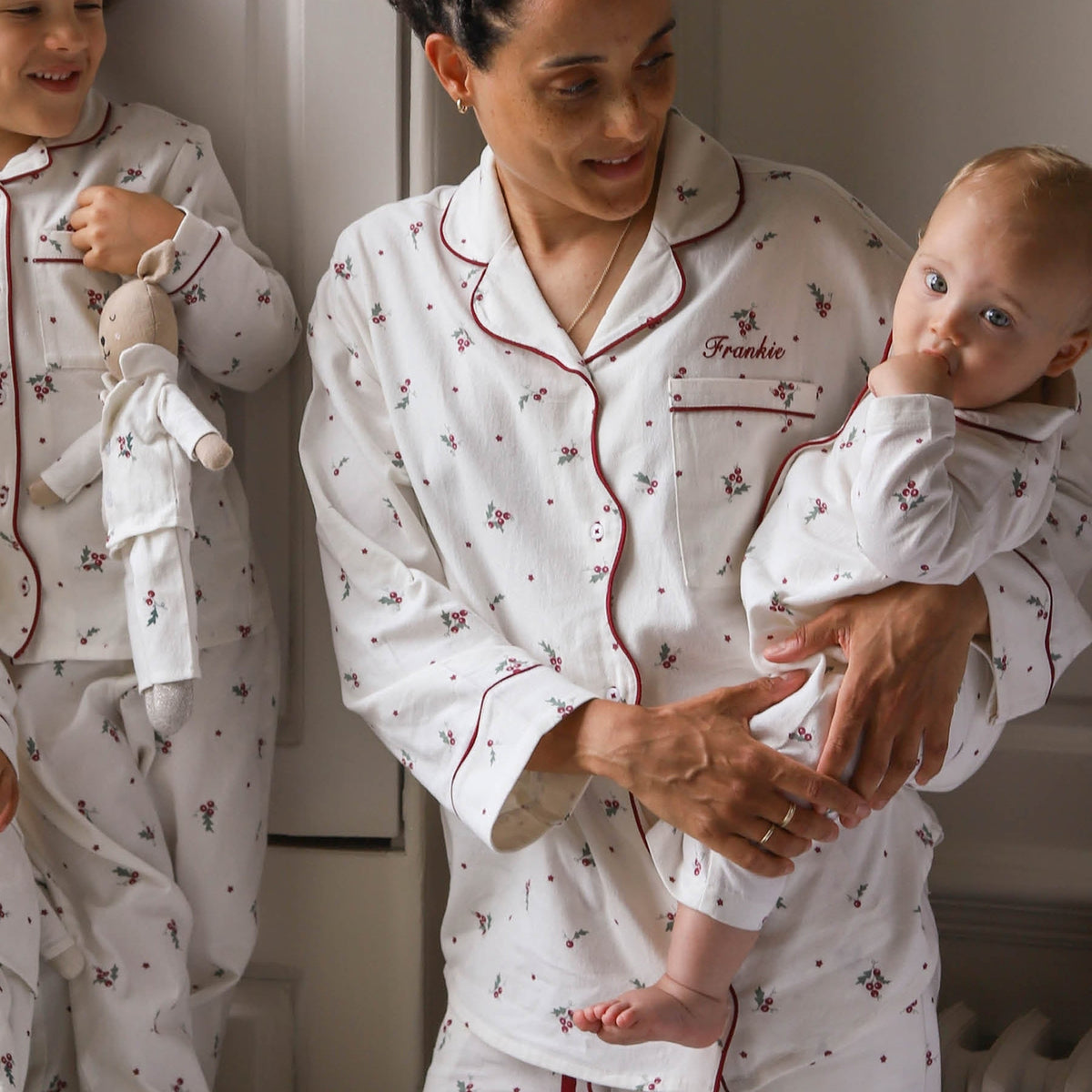 XPJ0SHSC - Holly Scatter Women's Flannel Pyjamas S