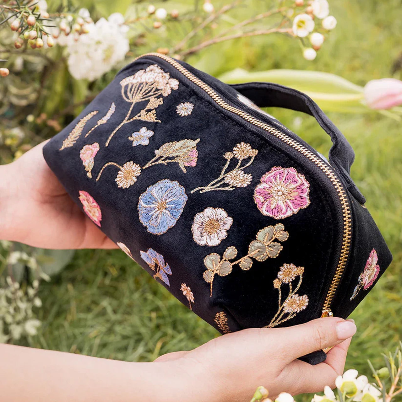 97908 - Pressed Flowers Char Open Flat Makeup Bag