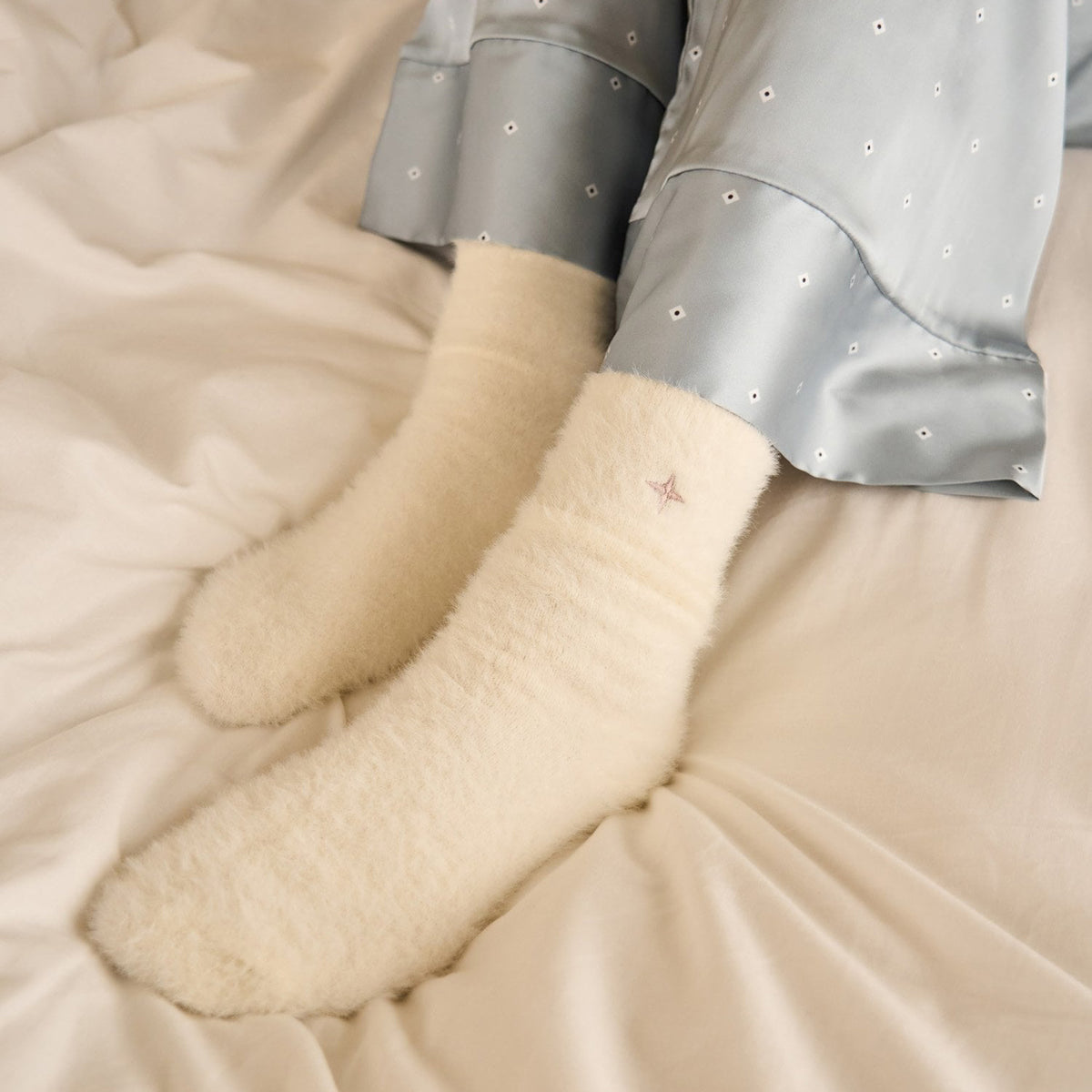 KLS812 - Fluffy Off White Star Socks in Gift Box