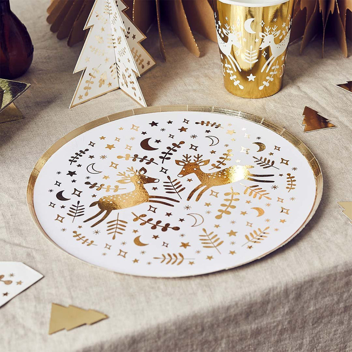 HBFF104 - Reindeer Paper Plates