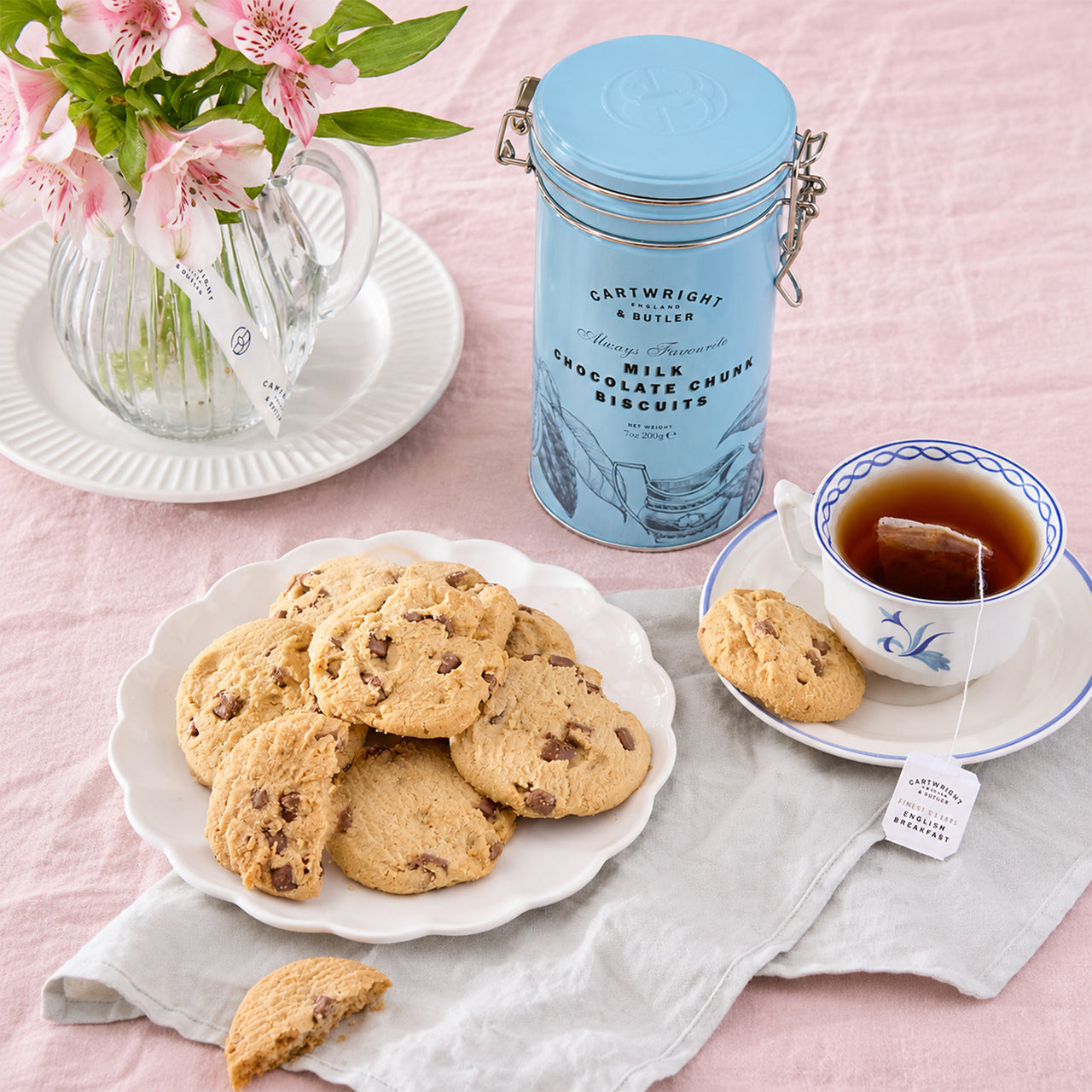 4465 - Milk Chocolate Chunk Biscuits in Tin