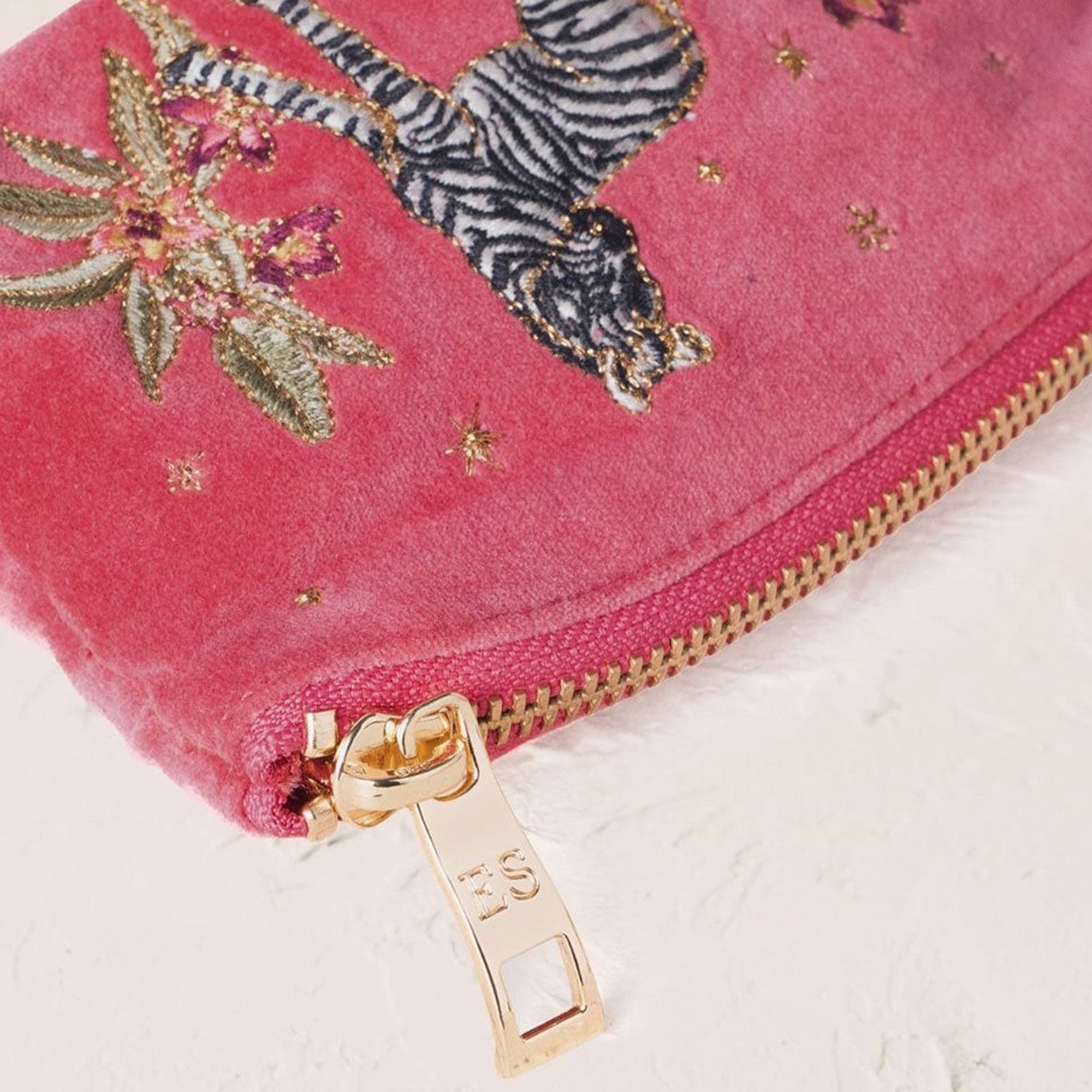 18436 - Botanical Zebra Velvet Coin Purse Peony