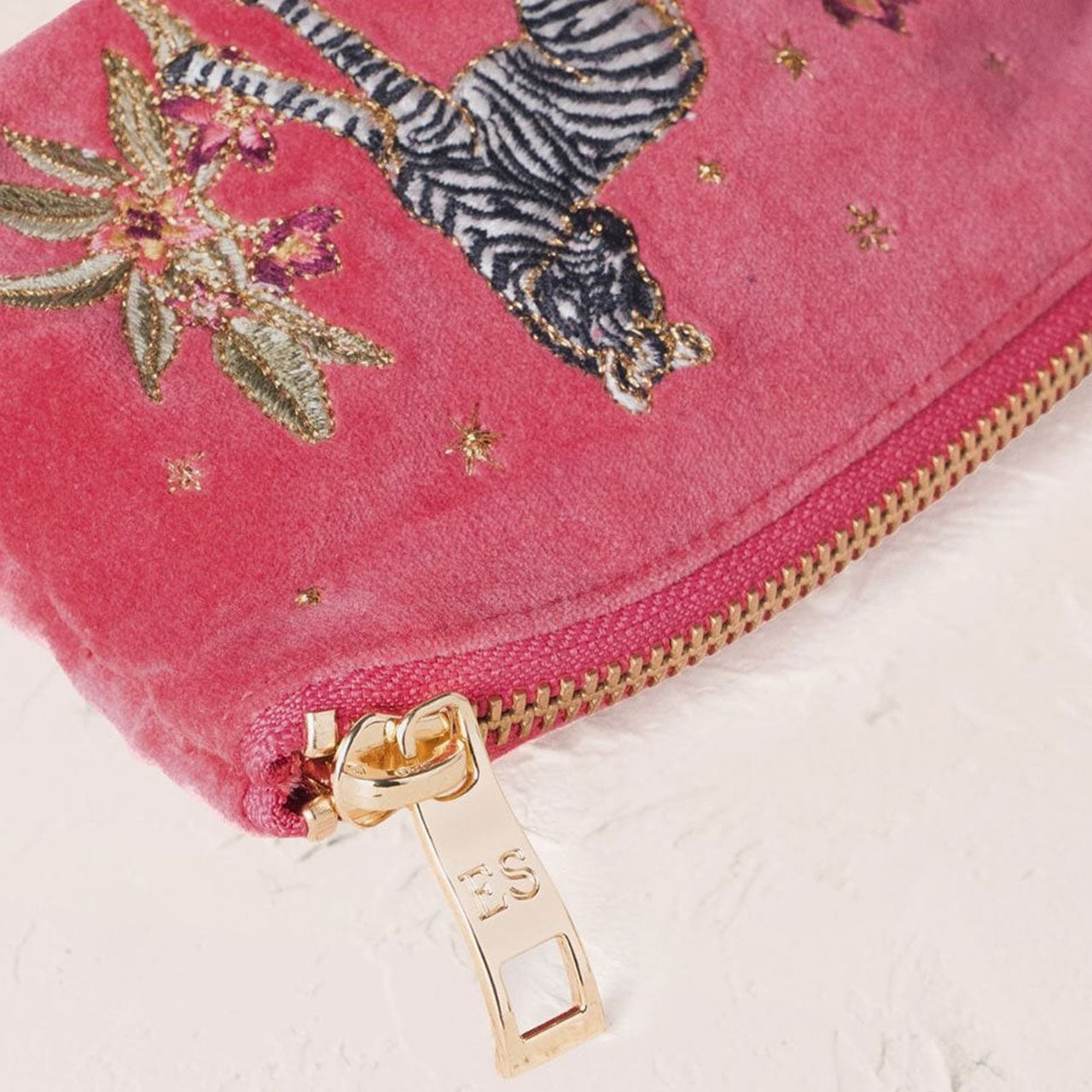 18436 - Botanical Zebra Velvet Coin Purse Peony