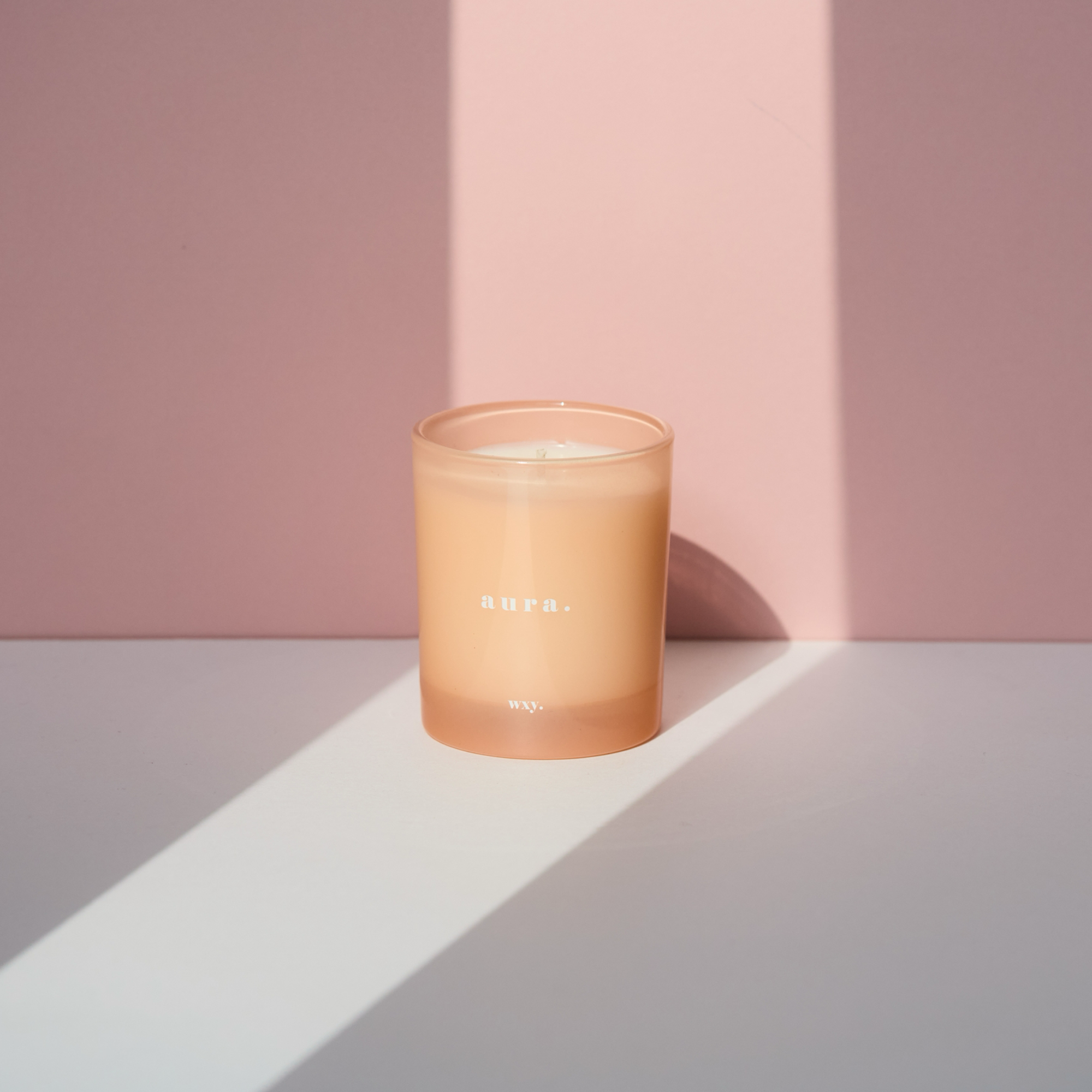 WXYCL0801 - Aura 7oz Candle White Woods and Amber Down