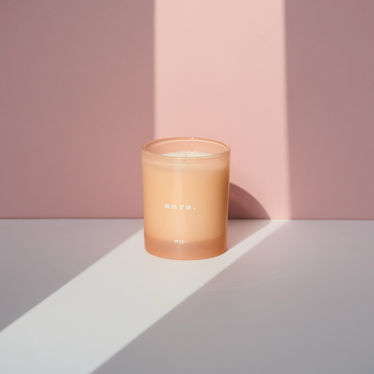 WXYCL0801 - Aura 7oz Candle White Woods and Amber Down