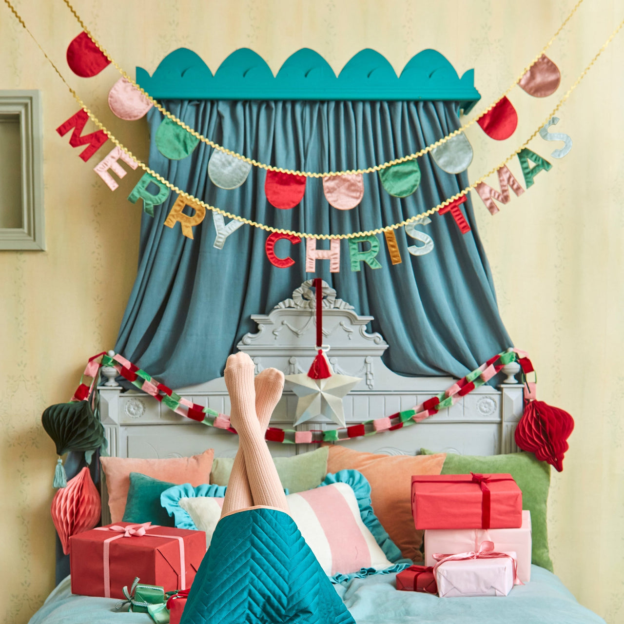 279105 - Merry Christmas Velvet Pennant Garland