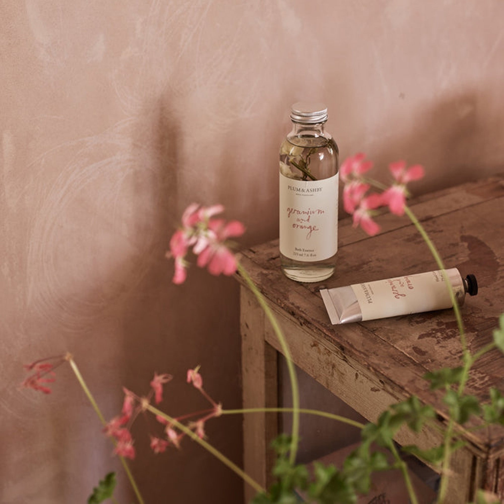 GERSWEETOBATHESSPACK - Geranium & Orange Bath Essence 225ml
