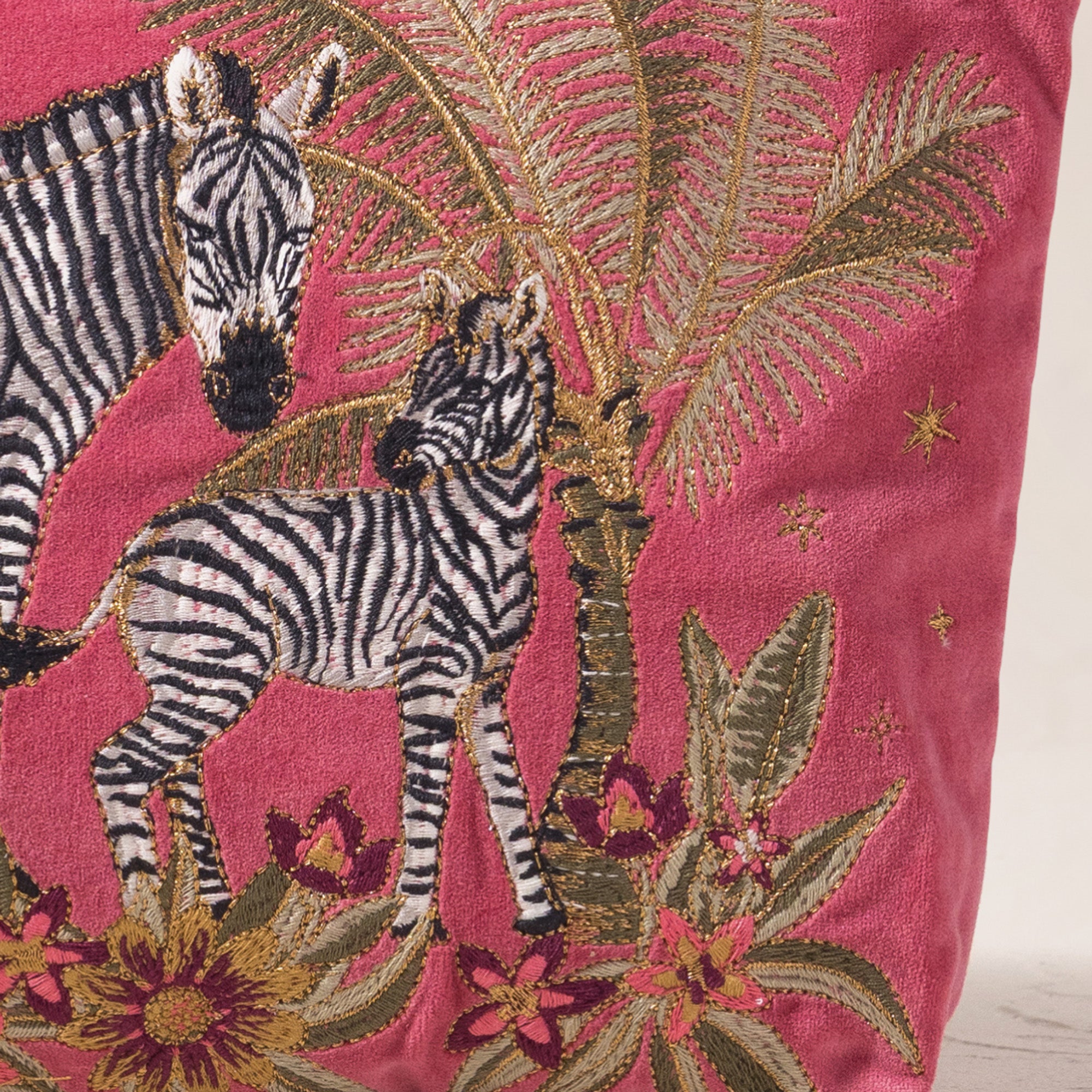 18412 - Botanical Zebra Velvet Everyday Pouch