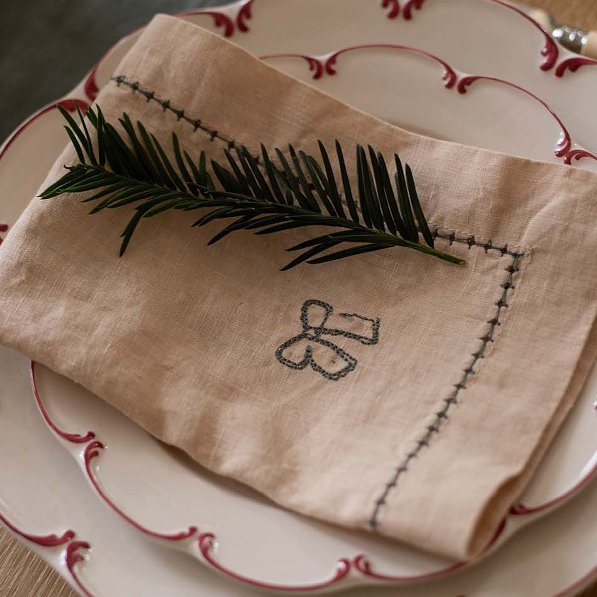 XNAPNA - Natural Embroidered Linen Napkins Set Of 4