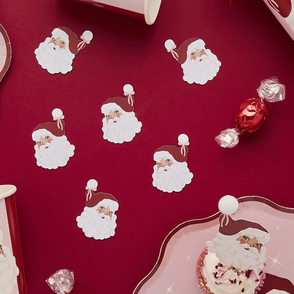 HBSB209 - Vintage Santa Table Scatter