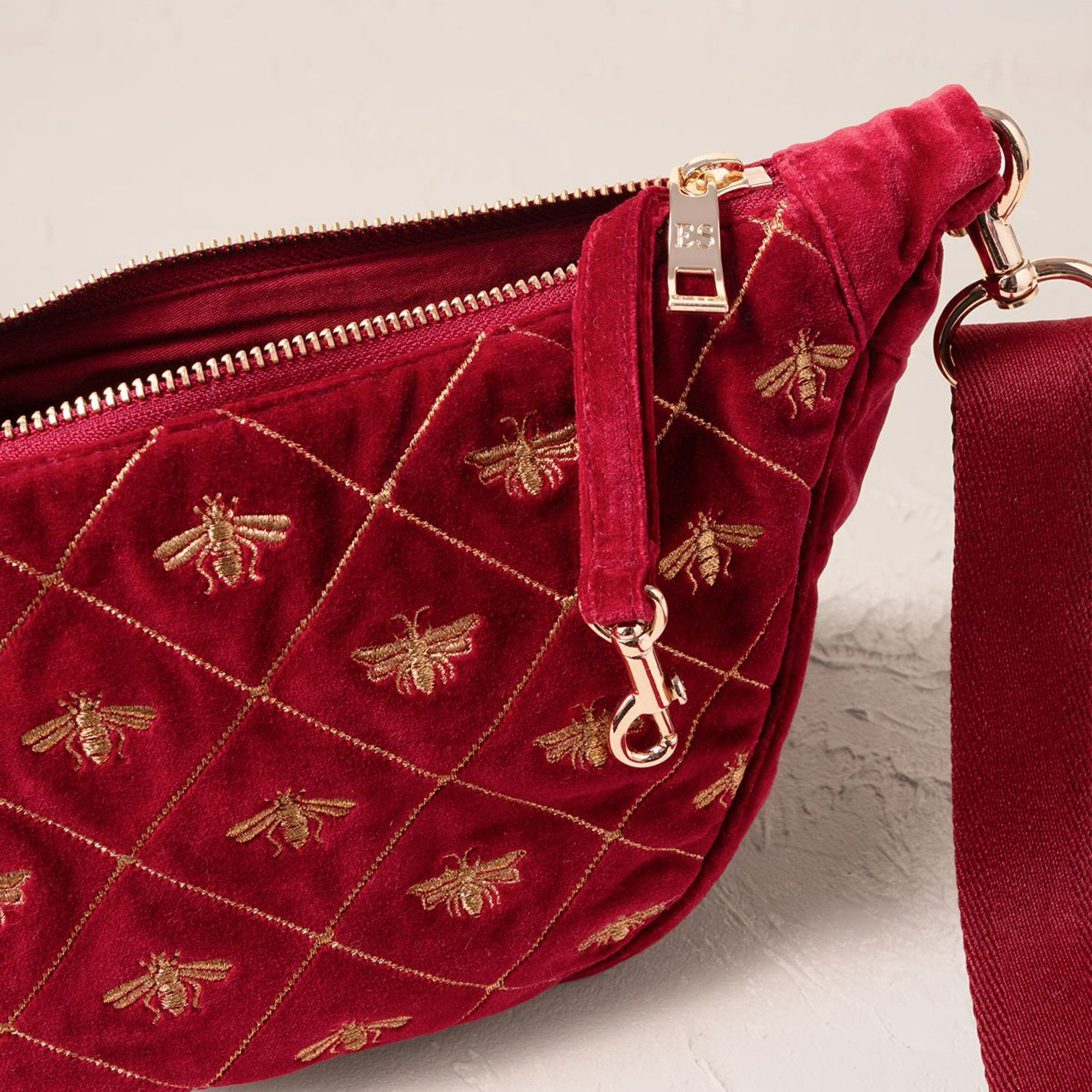 19501 - Bee Trellis Velvet Crossbody Sling Bag