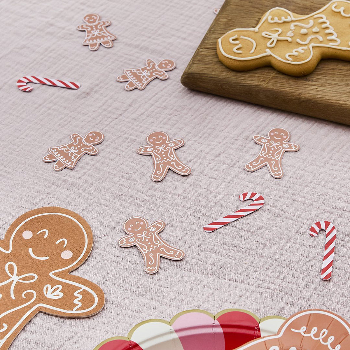 HBGB102 - Gingerbread & Candy Cane Table Scatter