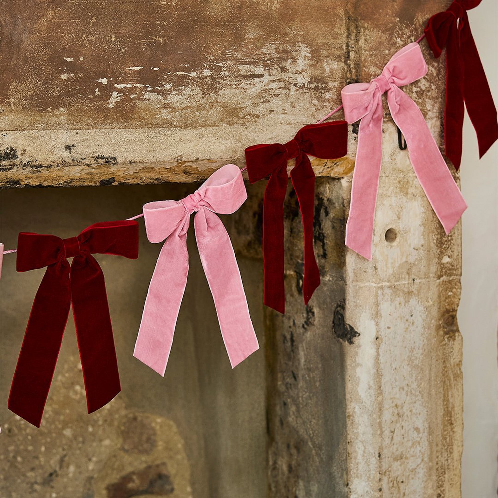 HBSB204 - Pink & Red Velvet Bow Garland