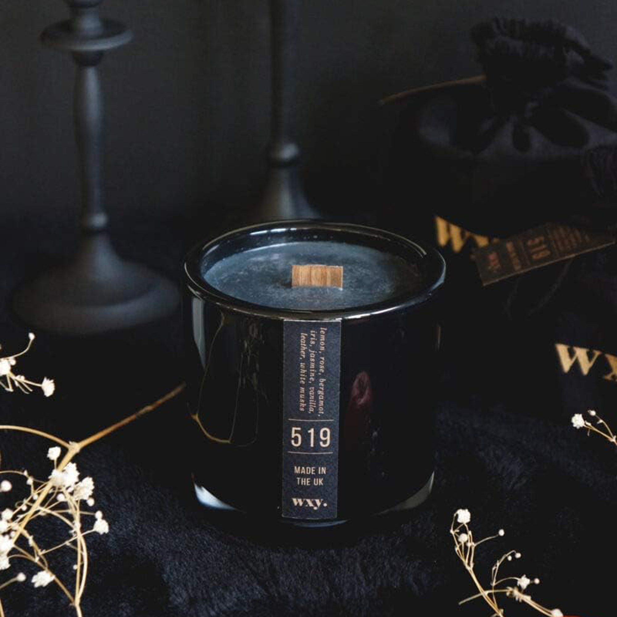 WXYUM0501 - Umbra 5oz Candle 519 Lemon White Musk and Leather