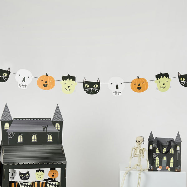 HBRH102 - Spooky Friends Card Garland