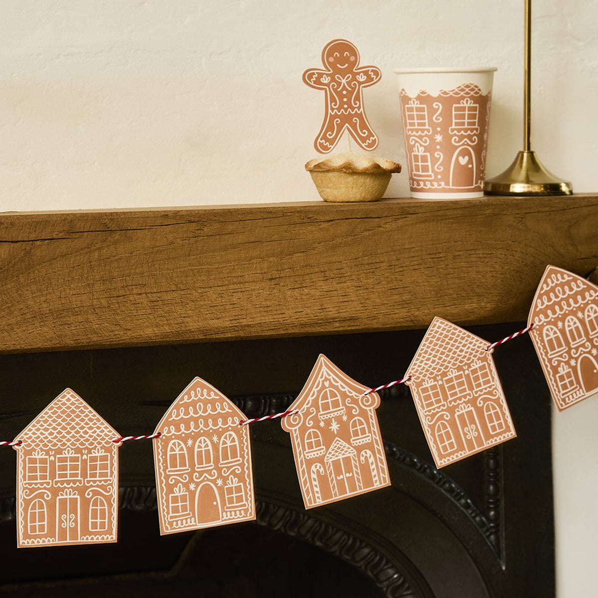 HBGB100 - Gingerbread House Card Garland