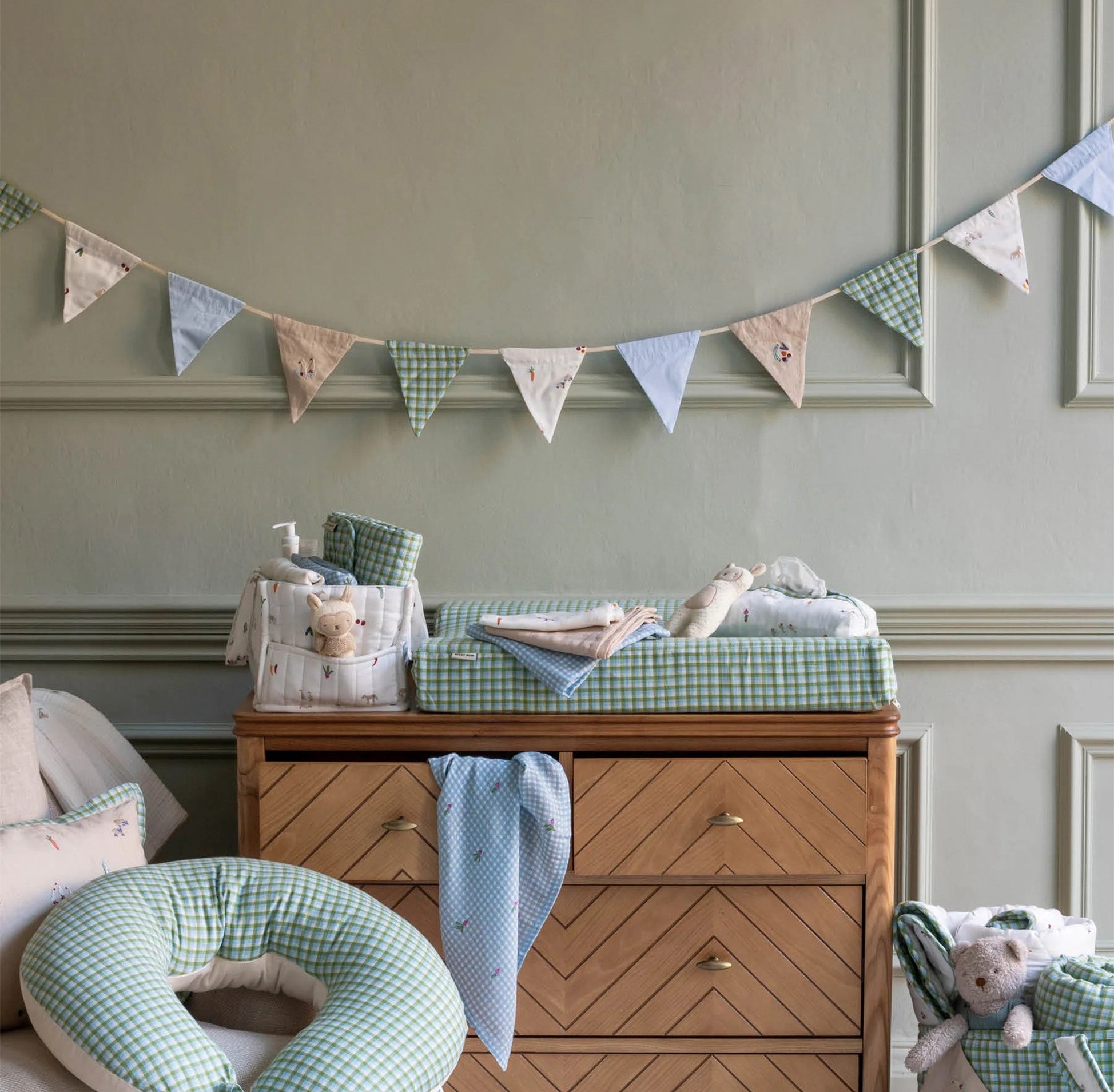 Garland-BUNLFA - Little Farm Bunting-Avery Row