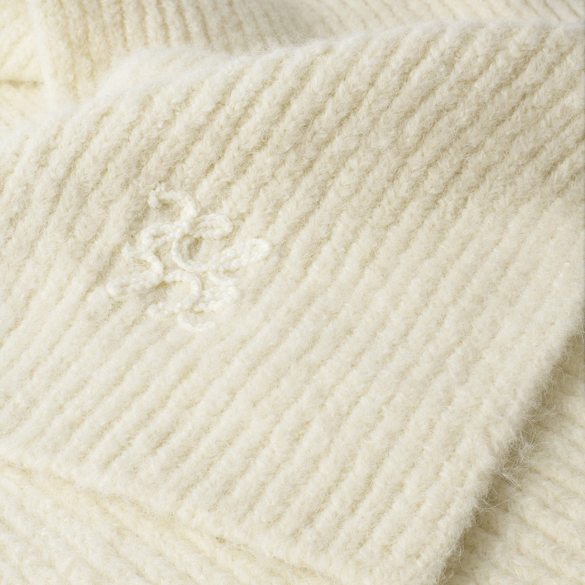 KLS865 - Appliqué Scarf in Off White