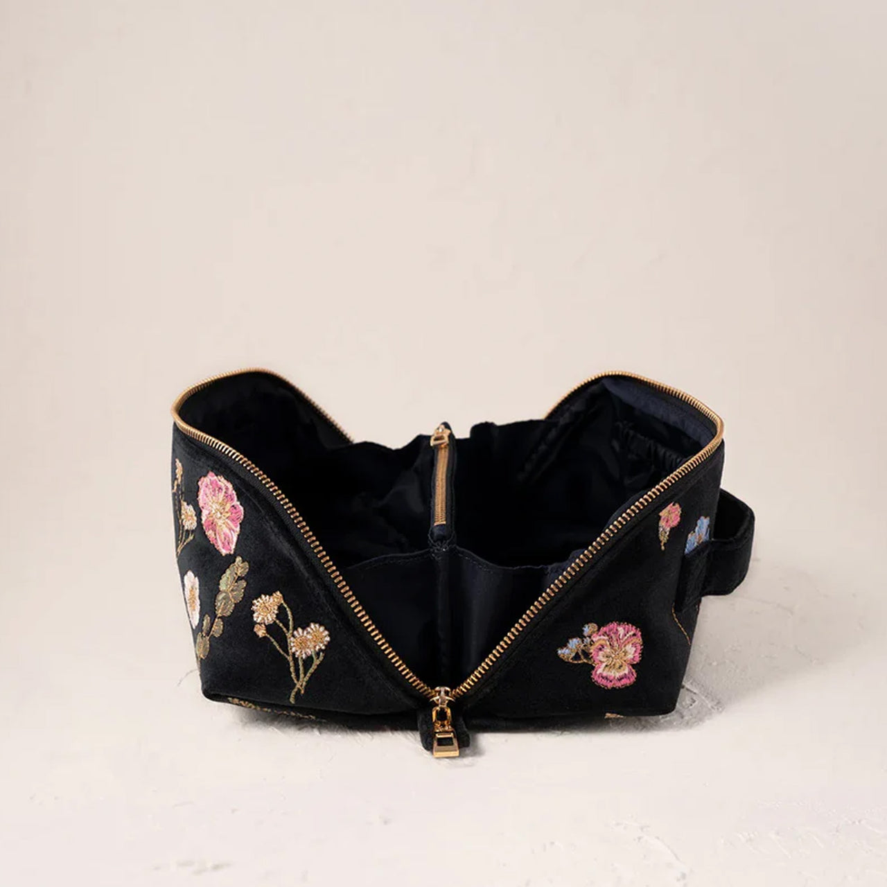 97908 - Pressed Flowers Char Open Flat Makeup Bag