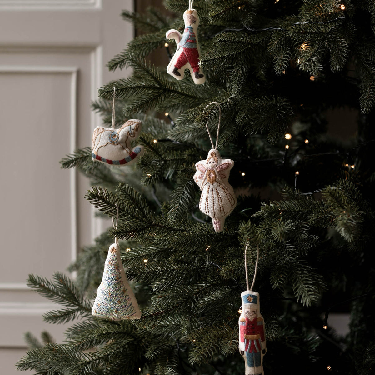 XTD5NUT - The Nutcracker Embroidered Tree Decorations Set Of 5