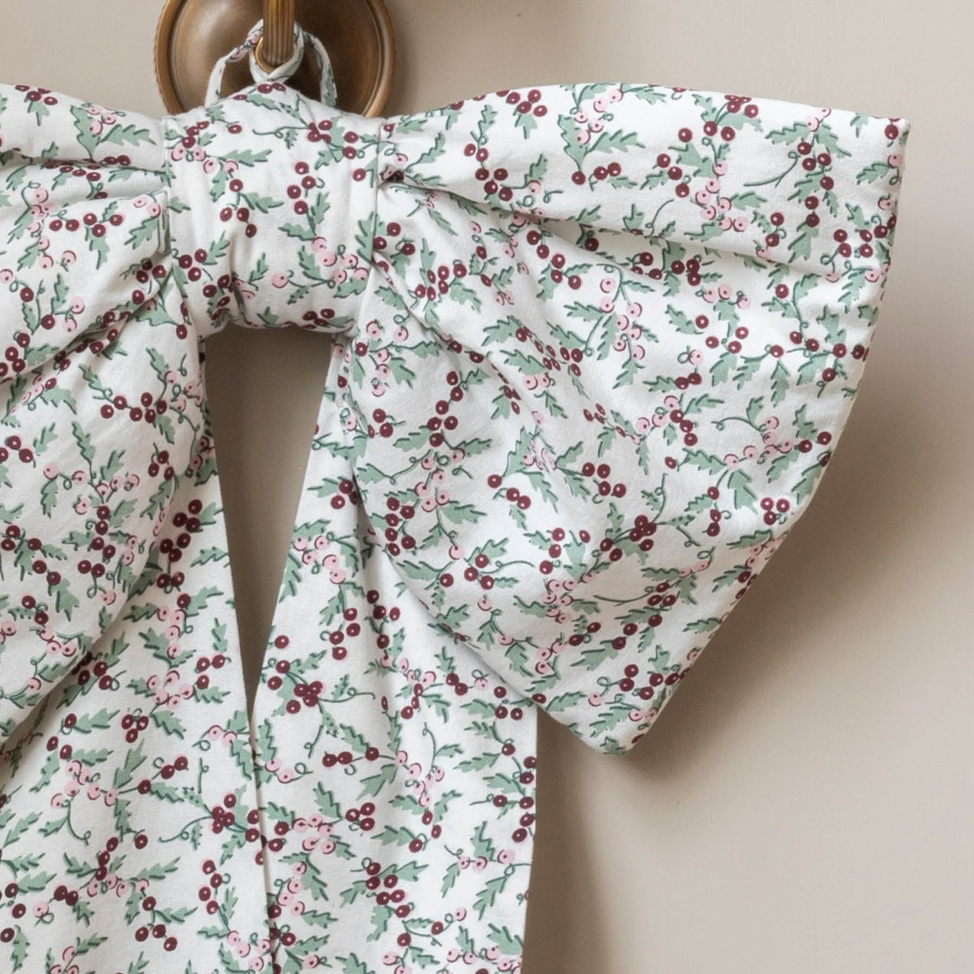 XBOBVI - Berry Vine Decorative Bow