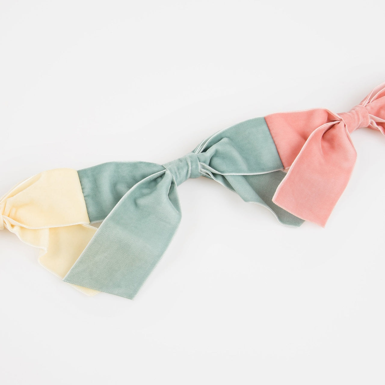 283830 - Velvet Bow Garland