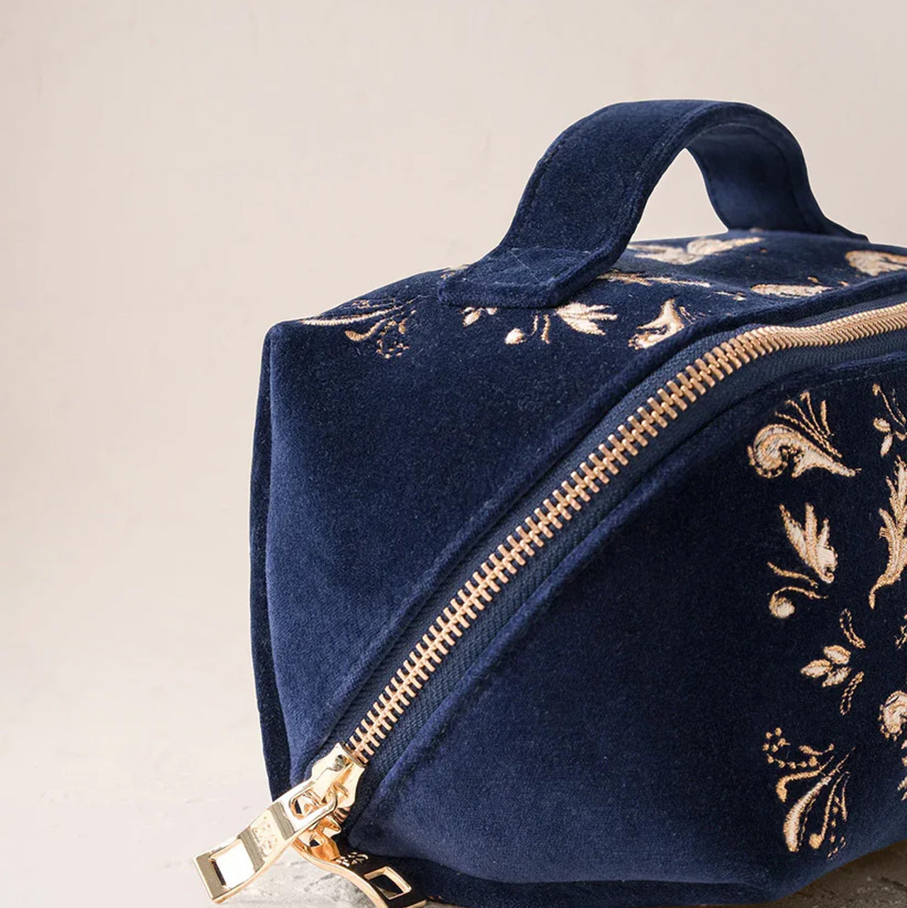 11079 - Provençal Bee Velvet Open Flat Makeup Bag