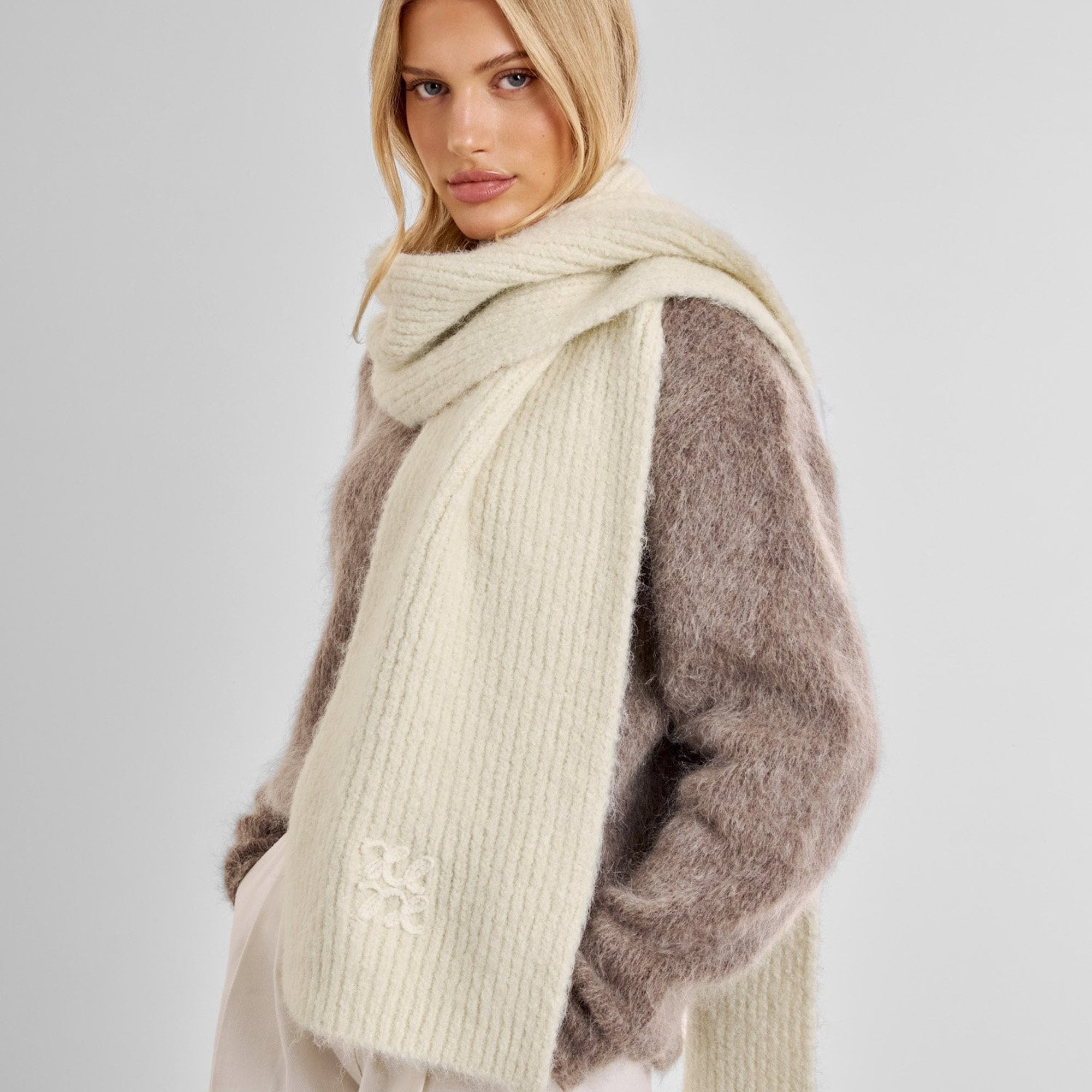 KLS865 - Appliqué Scarf in Off White