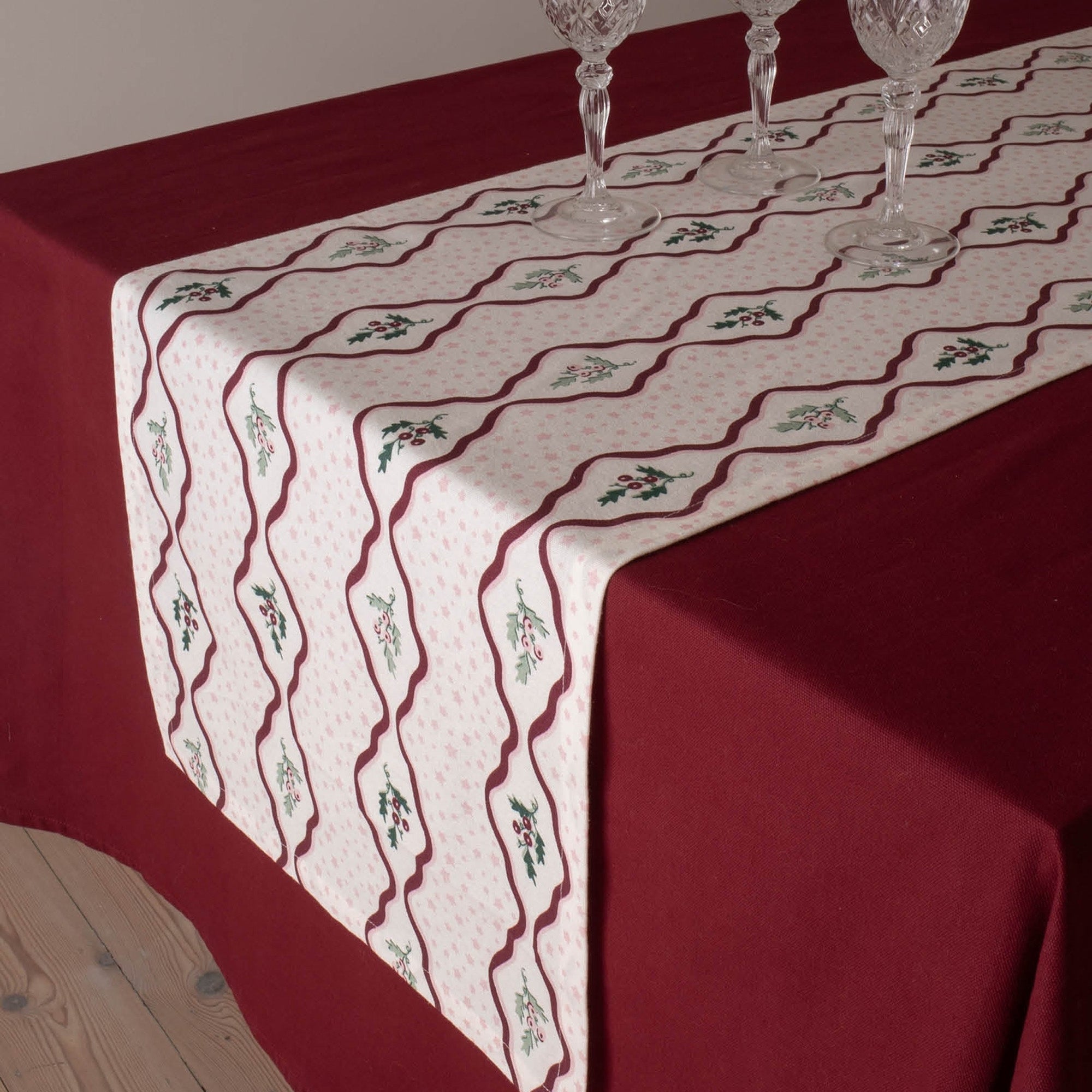 XTRBRI - Berry Ribbons Table Runner