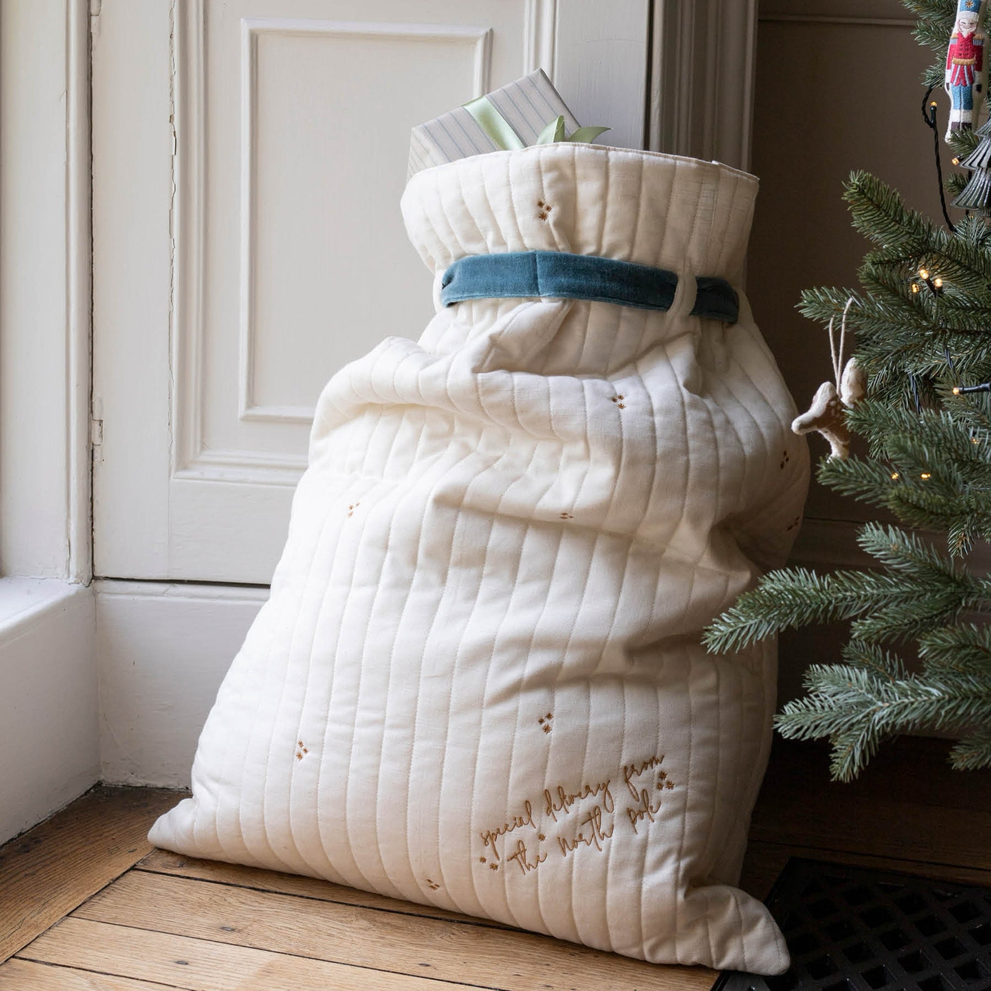 XPSNUT - Nutcracker Christmas Present Sack
